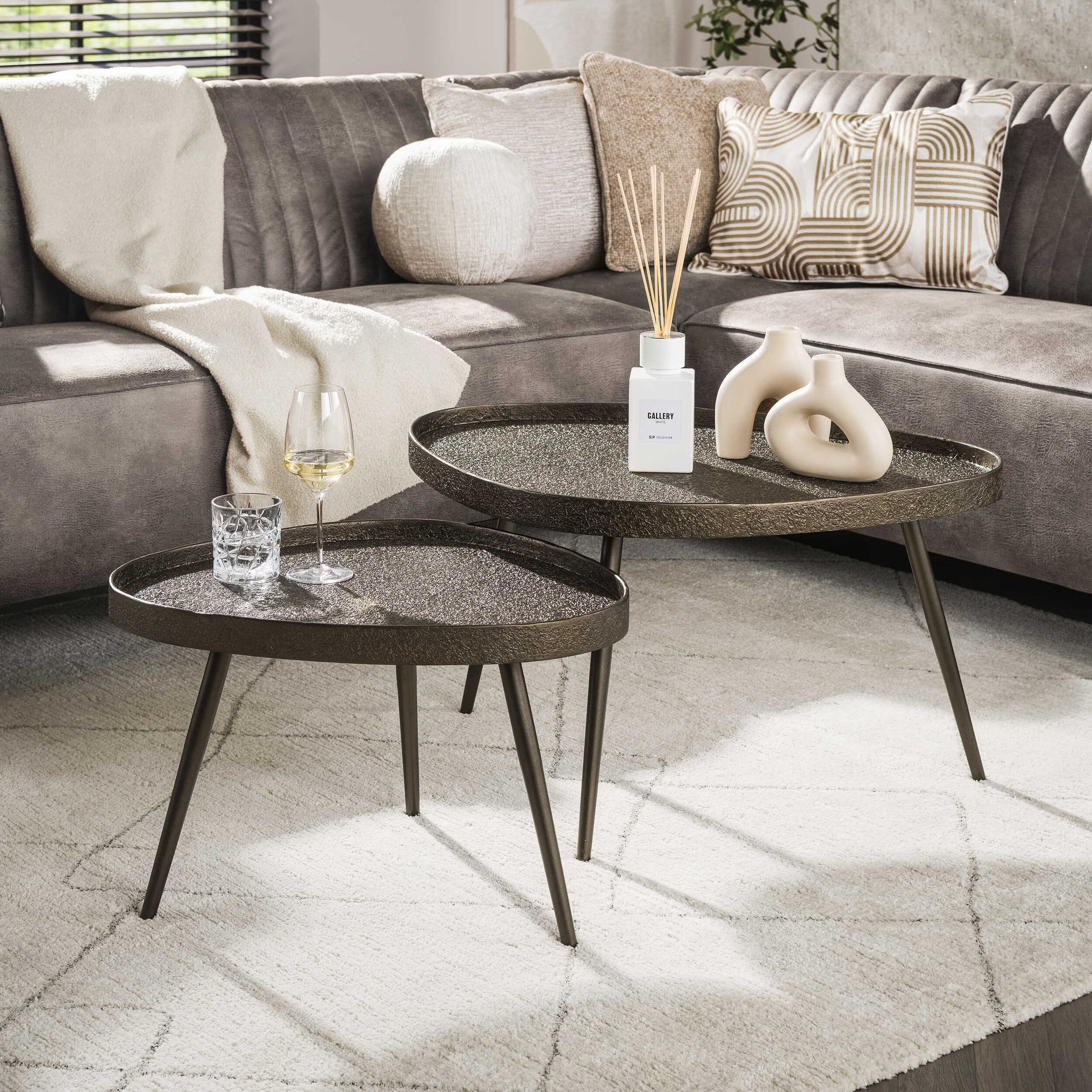 LifestyleFurn Ananda – Driehoekige Salontafel Set (2) in Organisch Brons