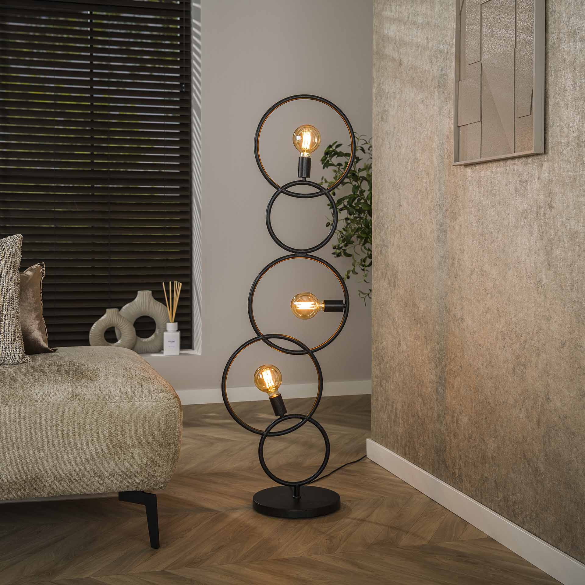 LifestyleFurn Davion Vloerlamp – Strak Artic Black met Drie Lichtpunten