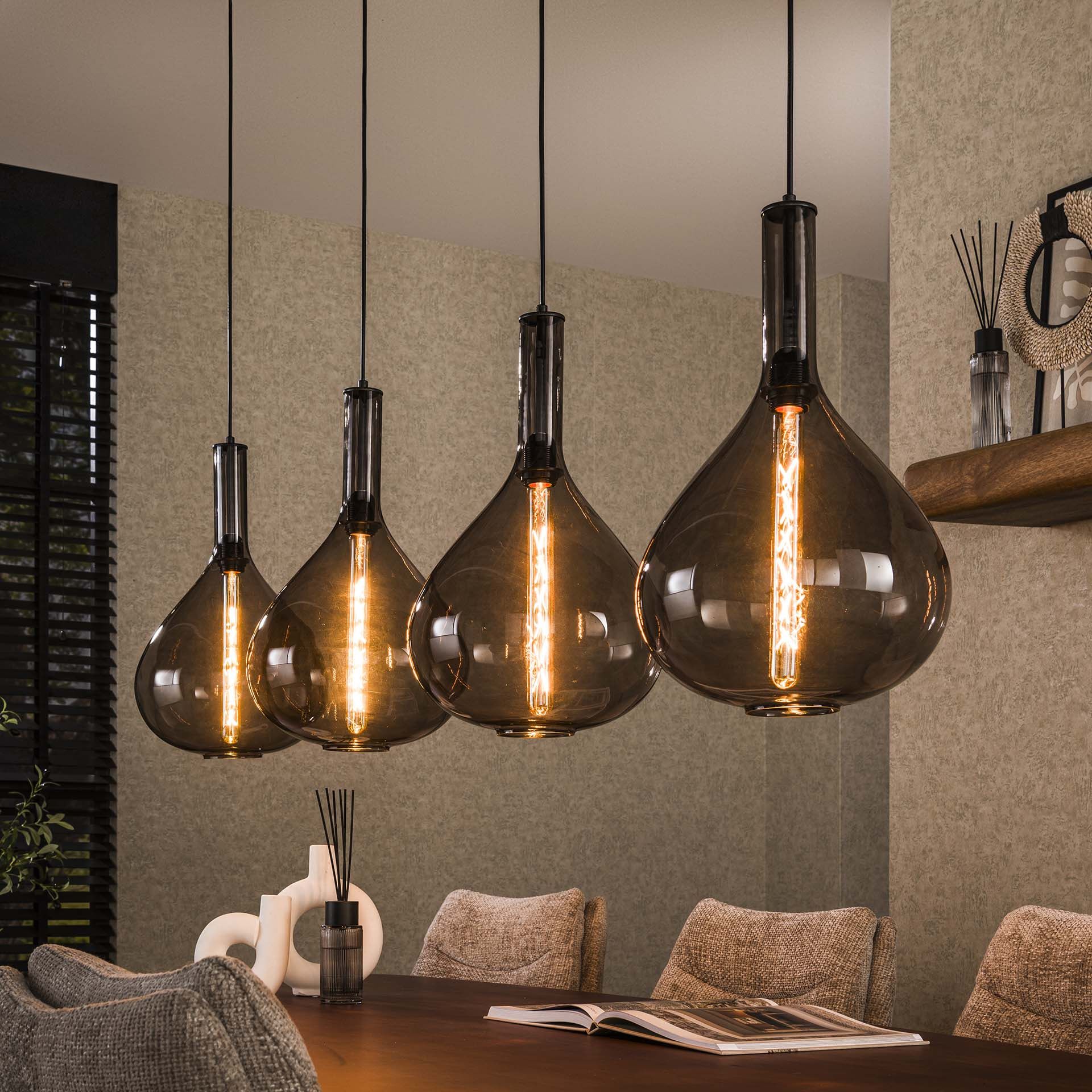 LifestyleFurn Hanglamp Suki – Moderne 4‑lampen met smoke glas en artic zwart afwerking