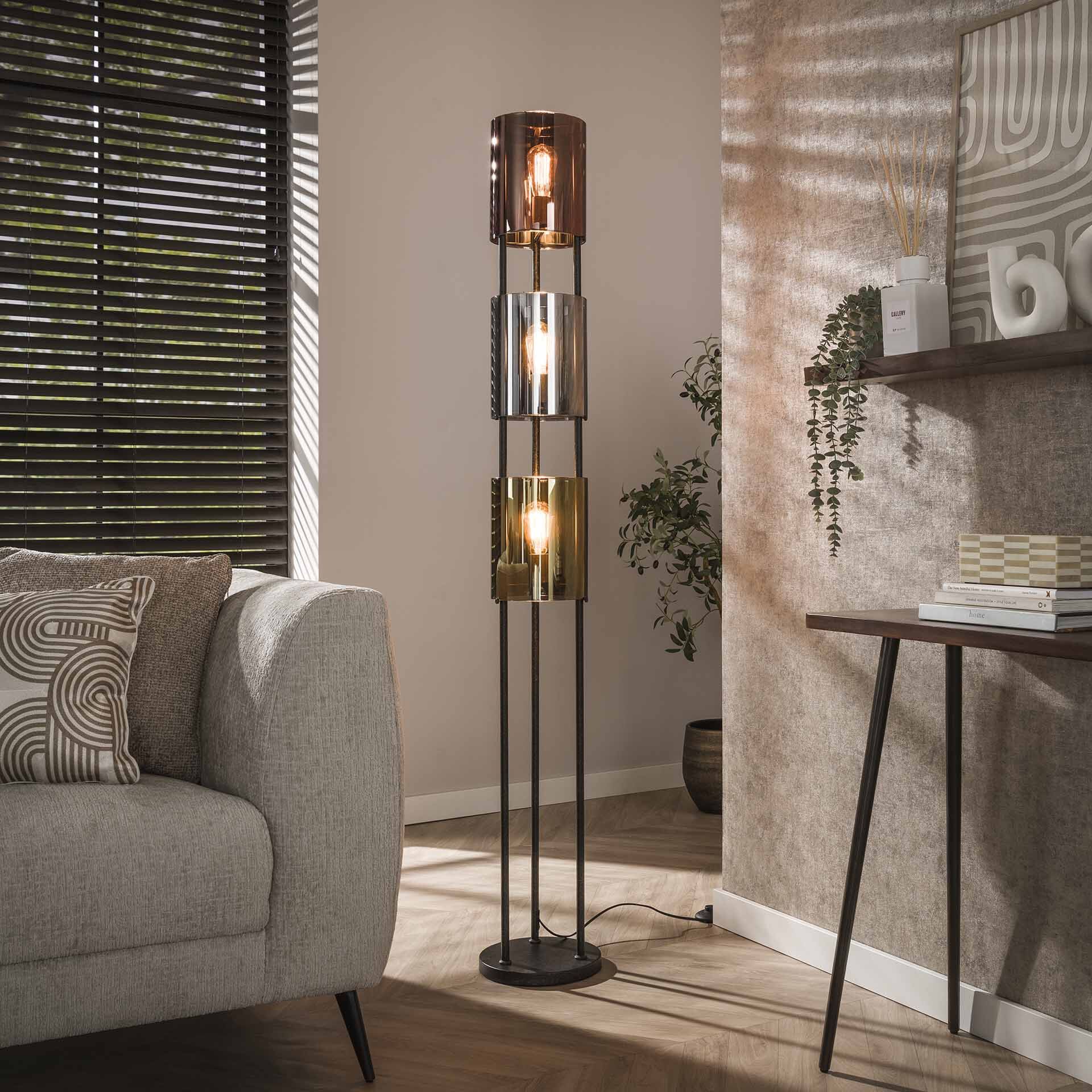 LifestyleFurn Harout Vloerlamp – Drie‑kleurige Glaskappen in Artic Zwart