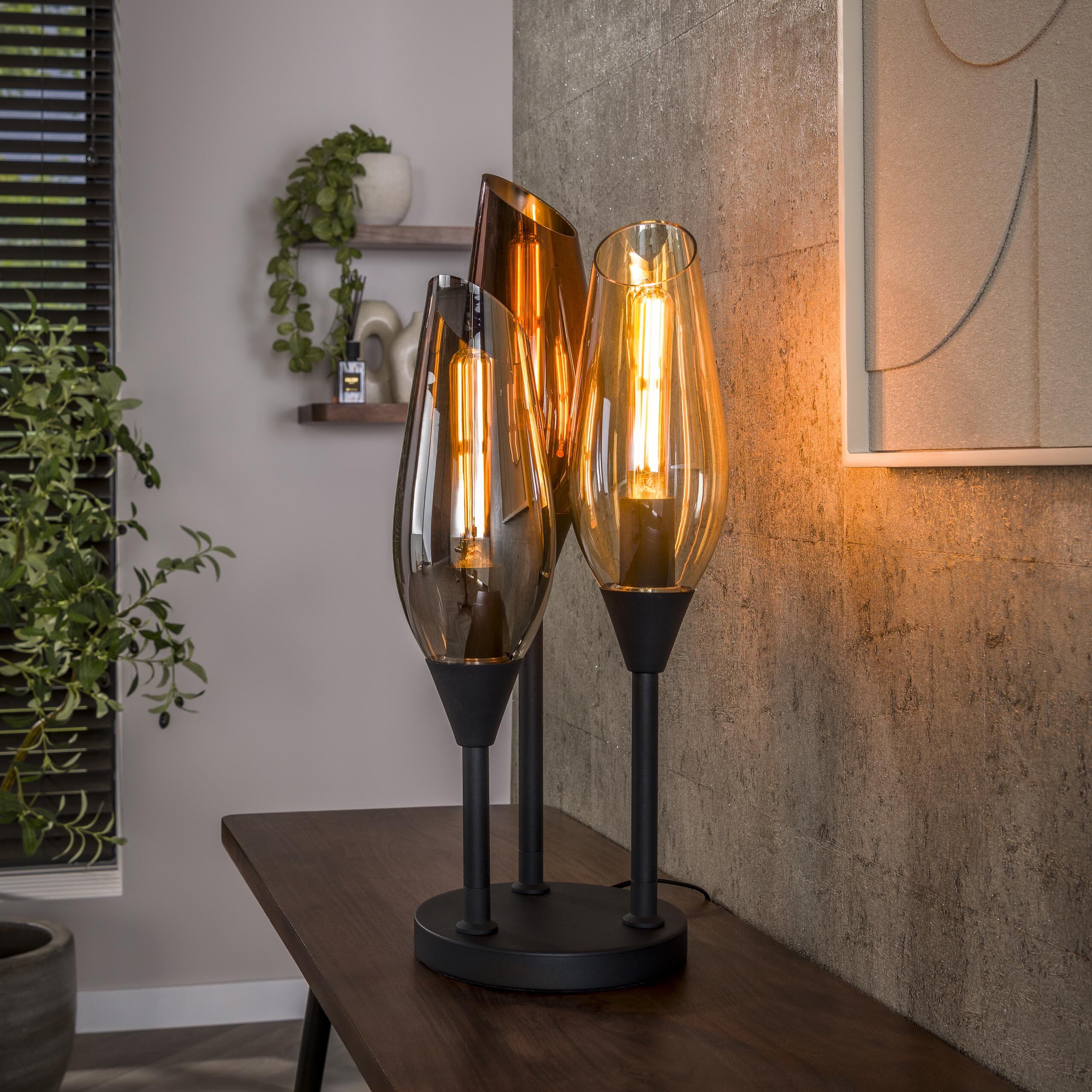 LifestyleFurn Luvia Tafellamp – Elegante 3‑lampen mix van amber, koper en chroom in bruine uitvoering