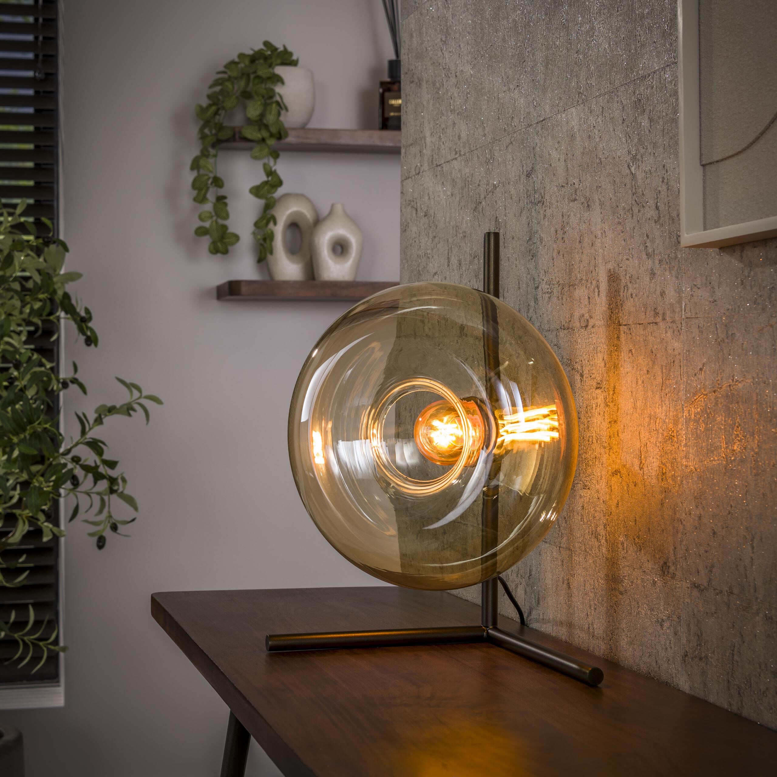 LifestyleFurn Montrell Tafellamp – Amber Glazen Kap met Bronze Finish