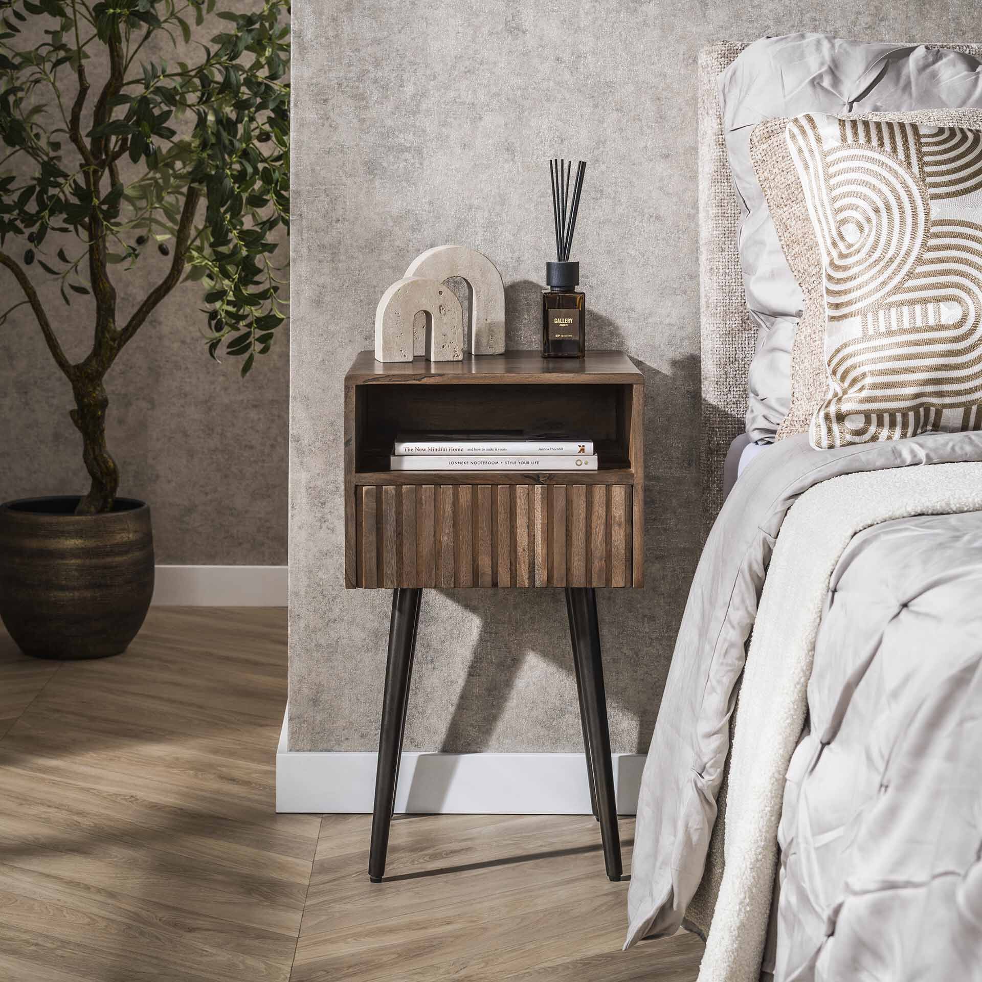 LifestyleFurn nachtkastje Alania – warm massief acaciahout met lade en open vak