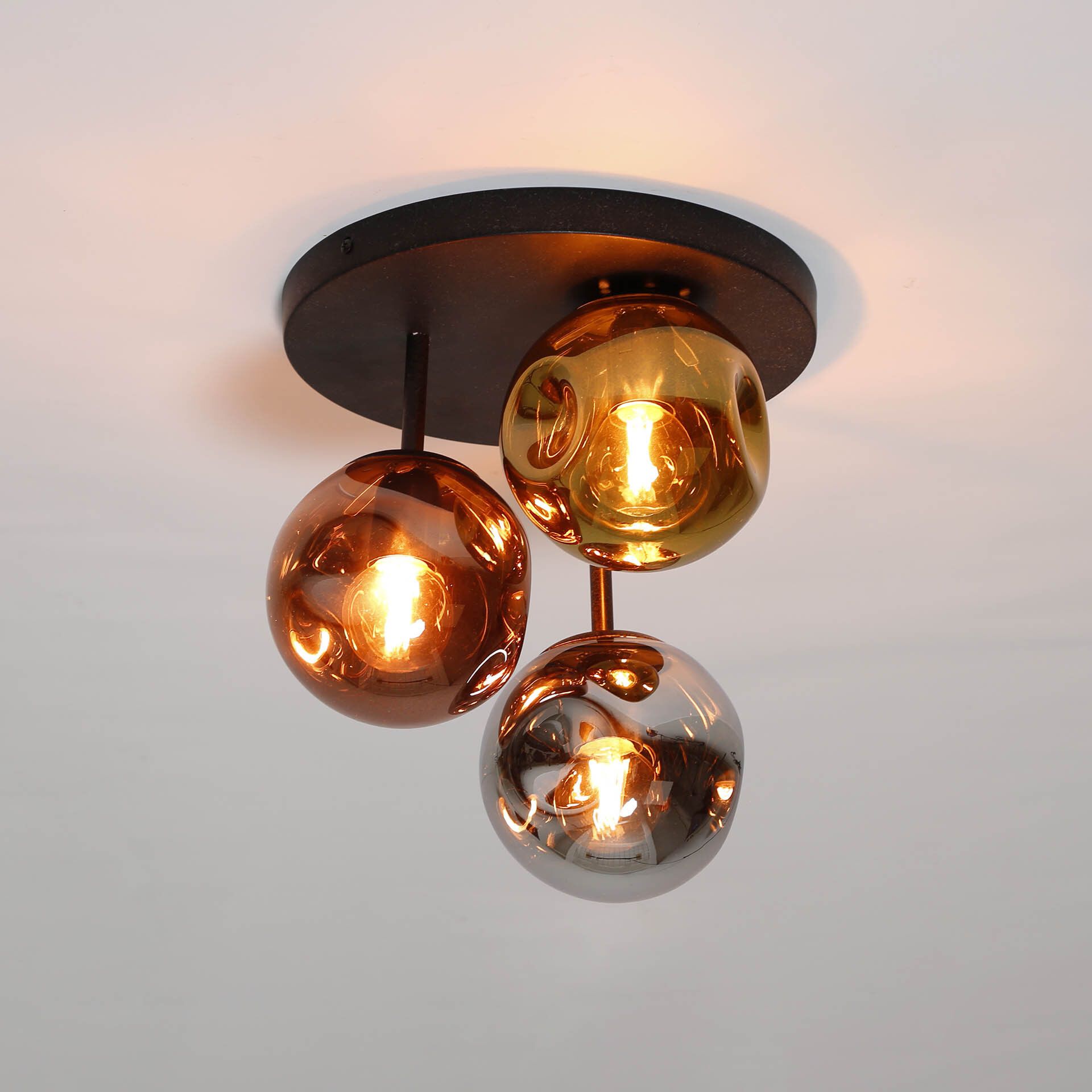 LifestyleFurn Shahid 3‑lamp plafondlamp – luxe glazen kappen in goud, koper & chroom