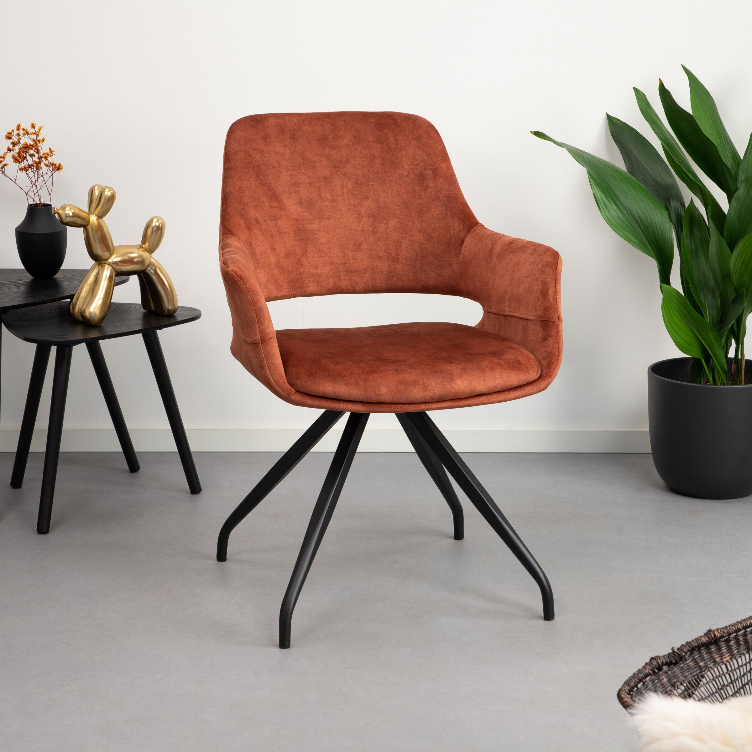 LivingFurn Capp Velvet Eetkamerstoel – Luxe & Draaibaar Comfort in Roest