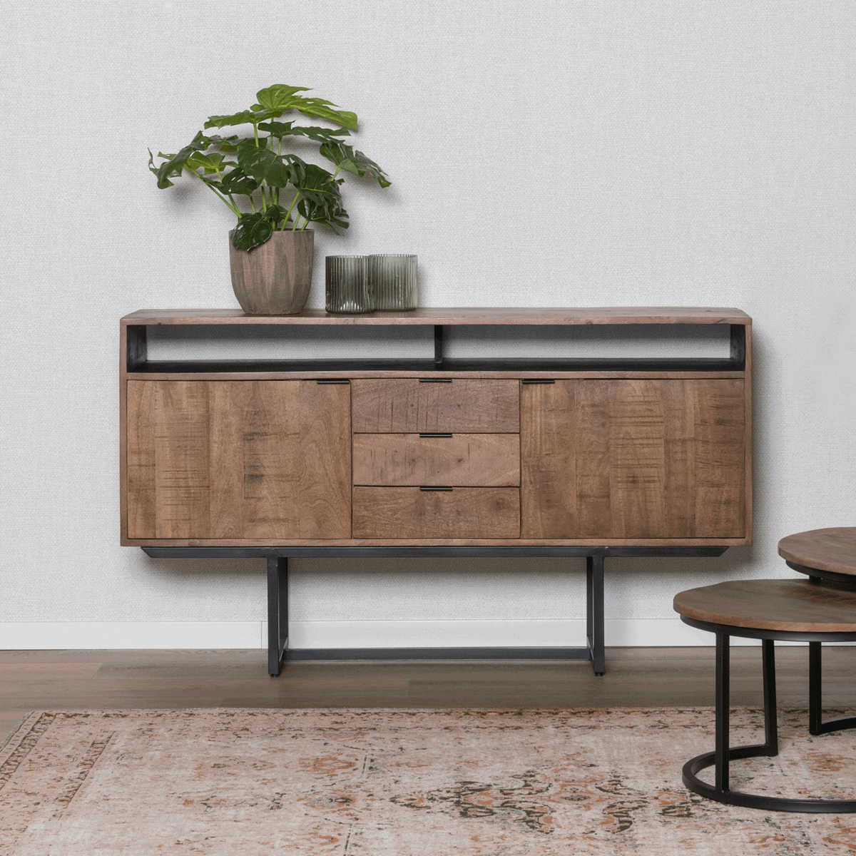 Livingfurn Dressoir Valdez – Natuurlijke Mangohouten Elegantie (150 cm)