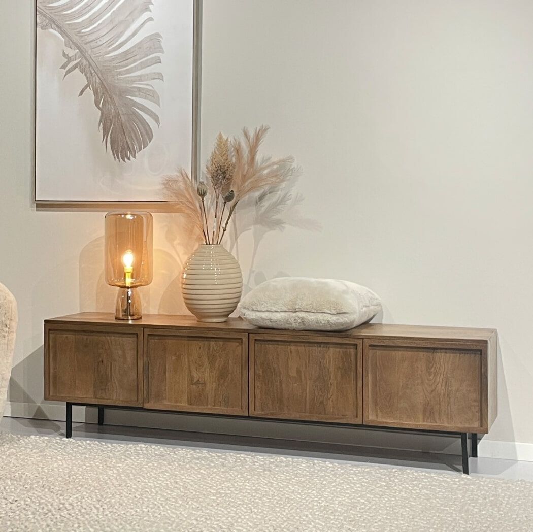Livingfurn Elan TV‑meubel – 180 cm mangohout met zwart stalen onderstel