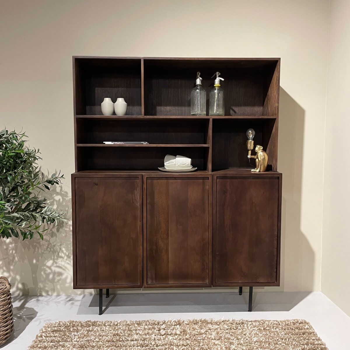 Livingfurn Elan Wandkast 135 cm – Warm Mangohout & Zwart Staal