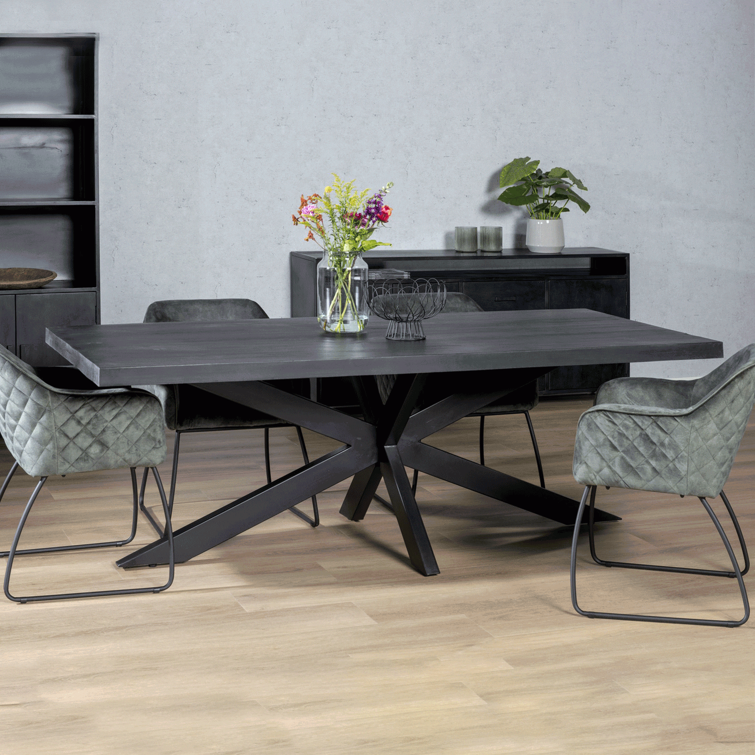 LivingFurn Kala Spider eettafel – strak mangohout met zwart staal (220 × 100 cm)