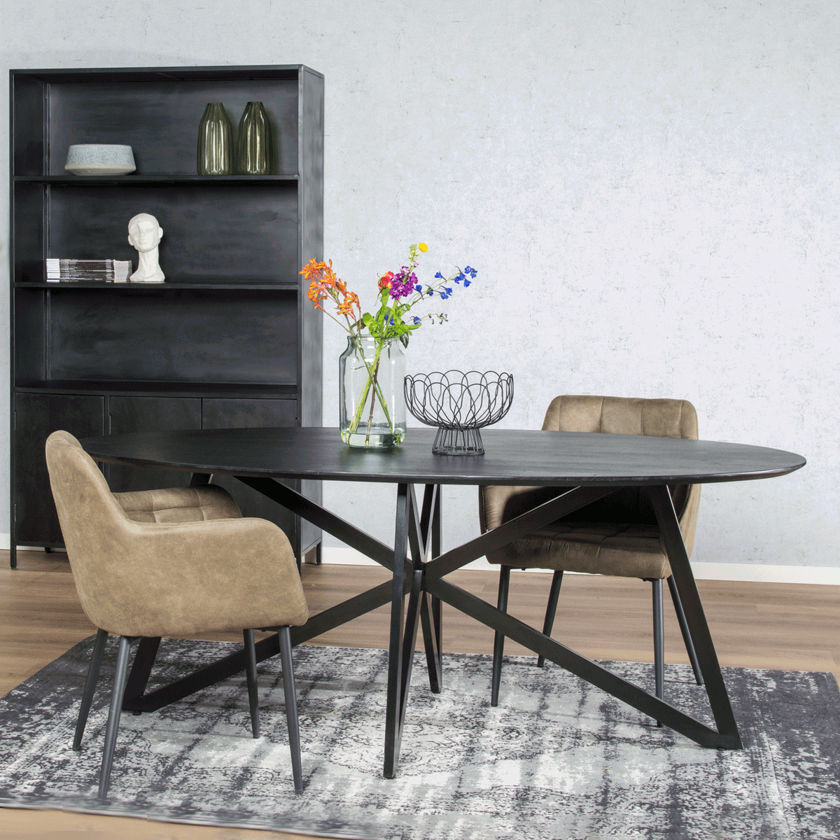 Livingfurn Ovale Eettafel Oslo – Moderne Mangohouten tafel met zwarte staalkappen