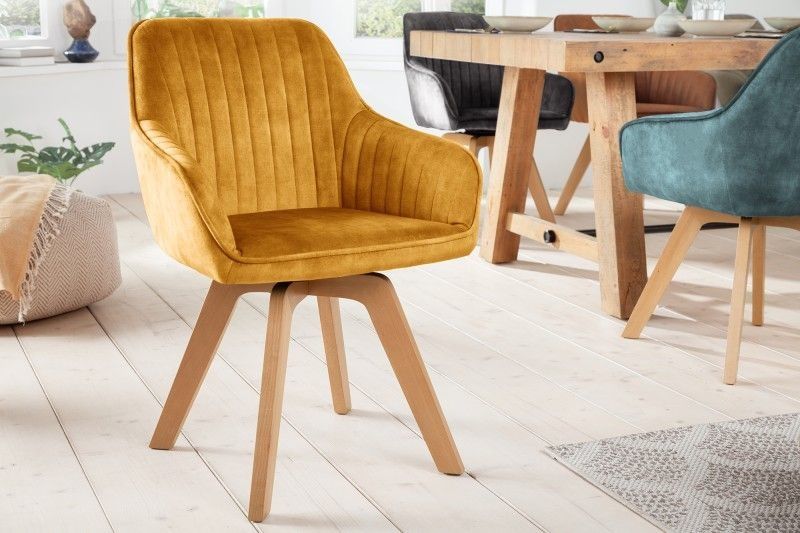 LIVORNO Draaibare designstoel in mosterdgeel fluweel – stijlvol comfort met beukenhouten poten