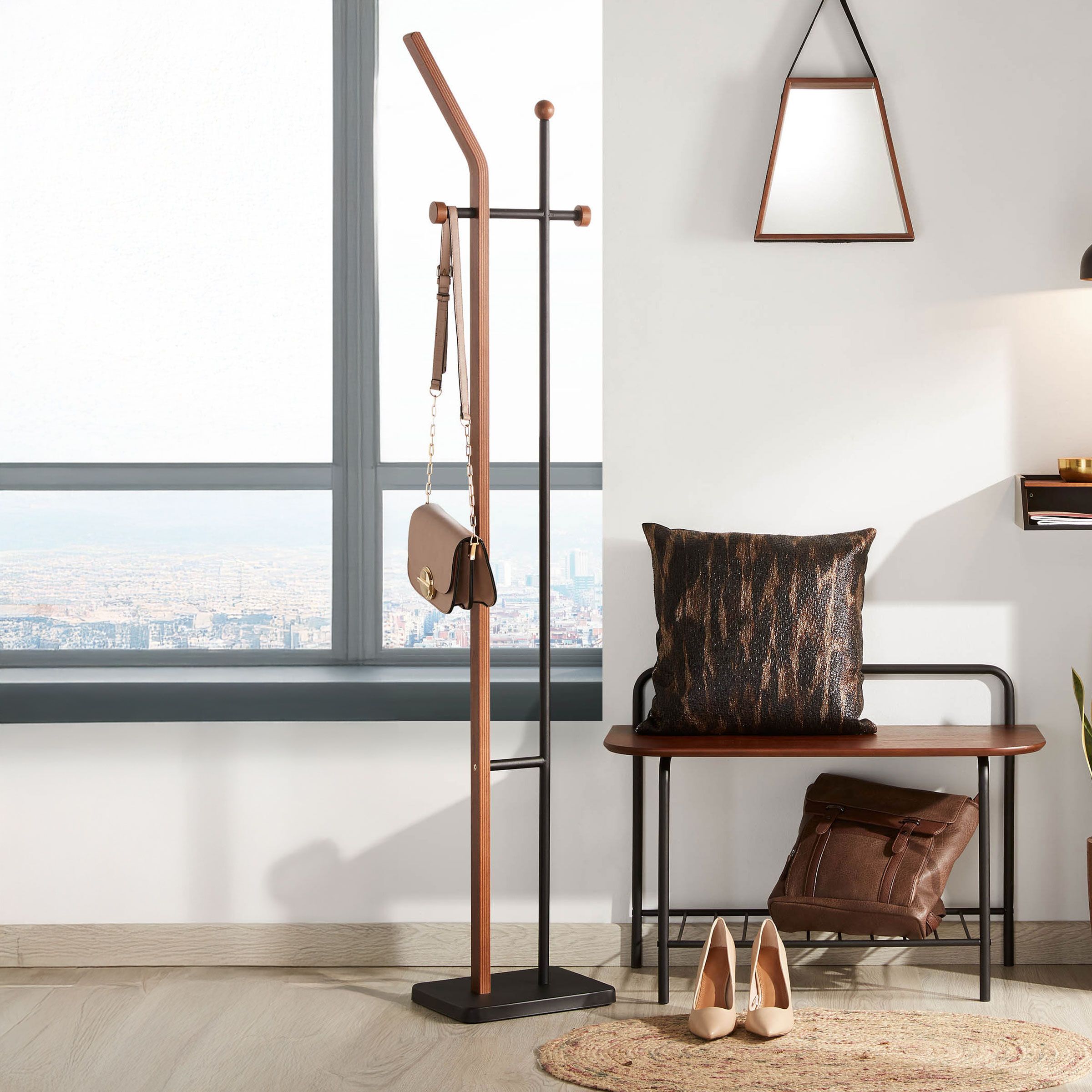 Magali staande kapstok – strak zwart design van Kave Home