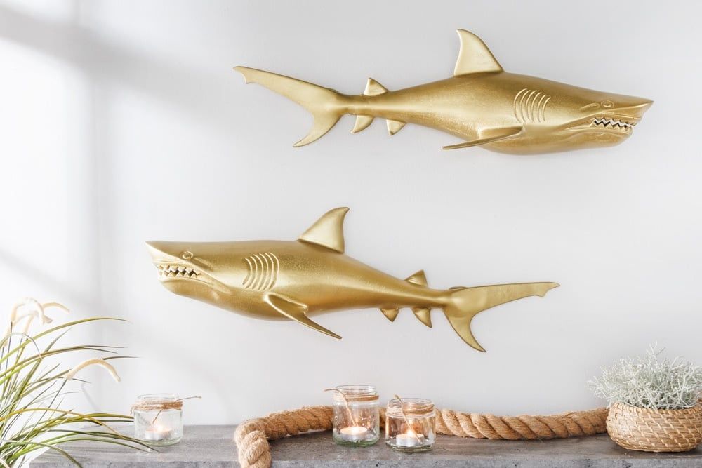 Maritieme Wanddecoratie Set – 2 Handgemaakte Gouden Haai Sculpturen van Invicta Interior