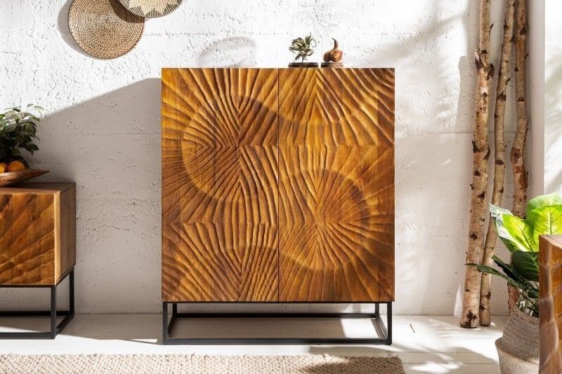 Massief dressoir SCORPION 120 cm – Warm mangohout met subtiele 3D‑gravures