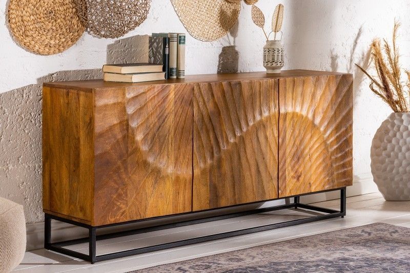 Massief dressoir SCORPION – 140 cm bruin mangohout met 3D‑houtsnijwerk