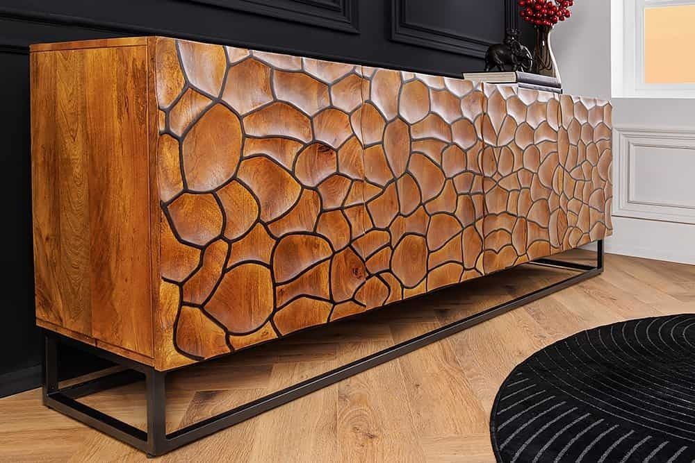 Massief Mangohouten Dressoir VULCANO – 180 cm met Handgemaakt 3D Houtsnijwerk en Zwart Metalen Frame