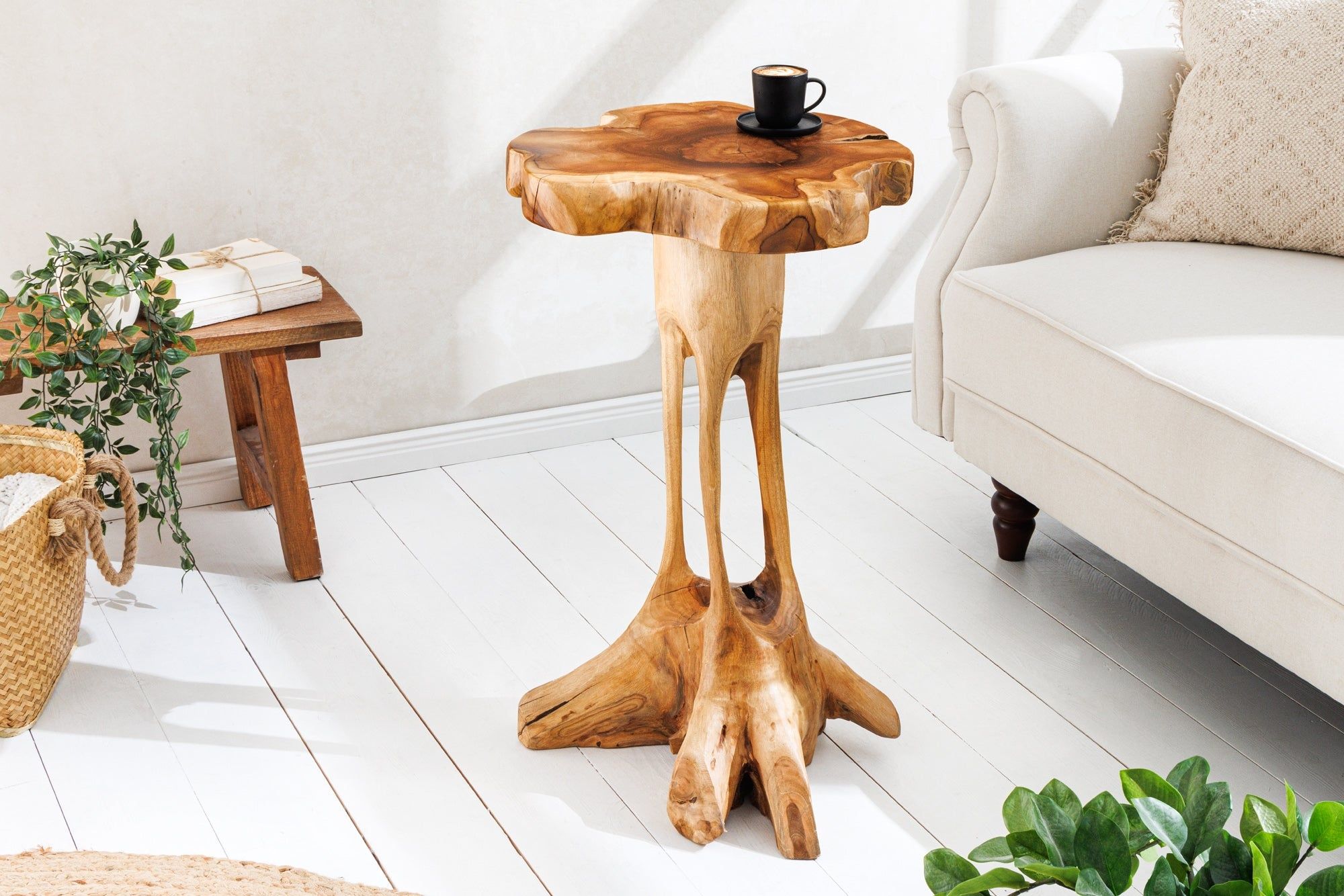 Massief Teakhouten Bijzettafel “Root” – Natuurlijke Puurheid in Paaldesign