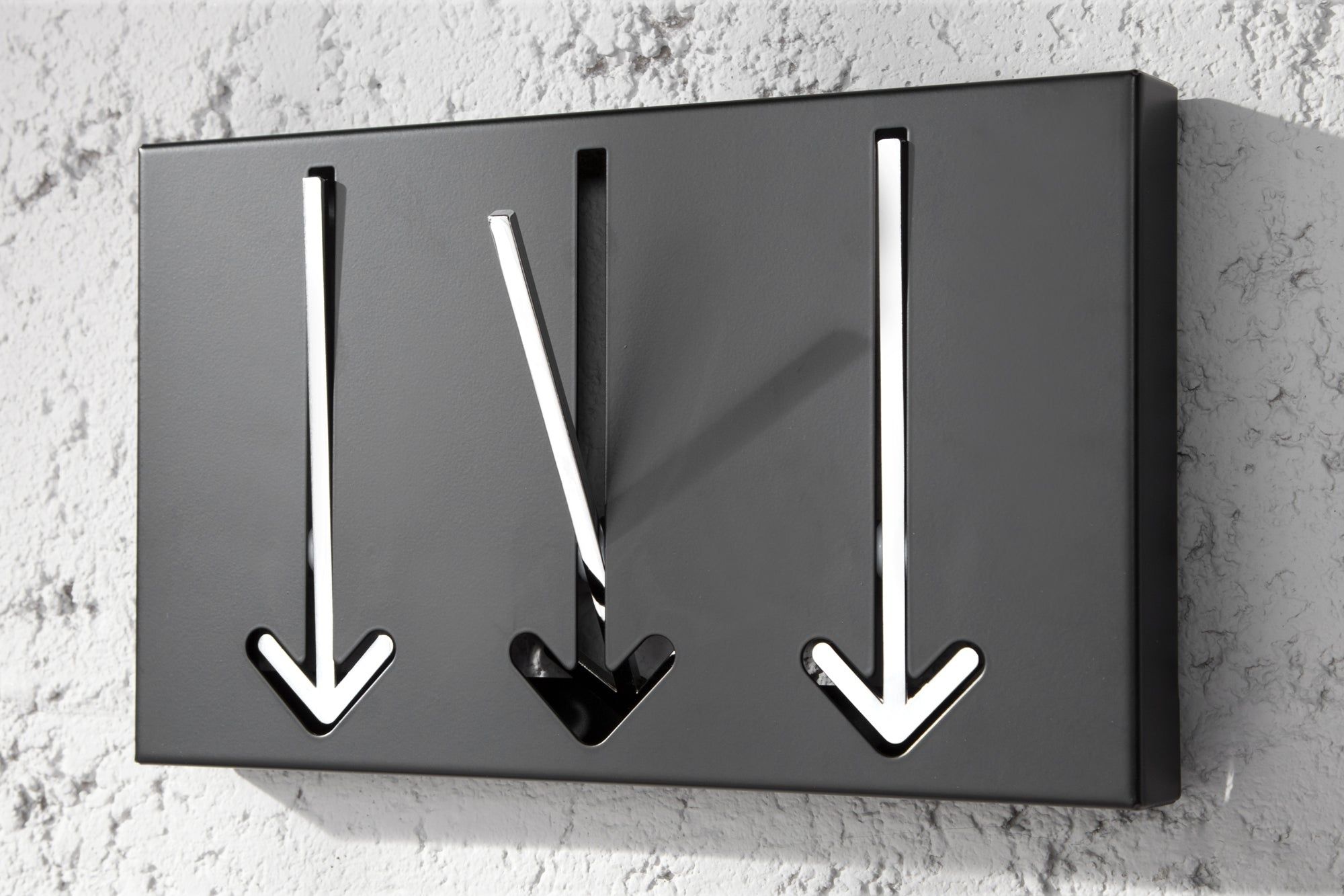 Modern Design Wandkapstok Arrow – Strak Zwart, 30 cm, 3 Haken | Invicta Interior