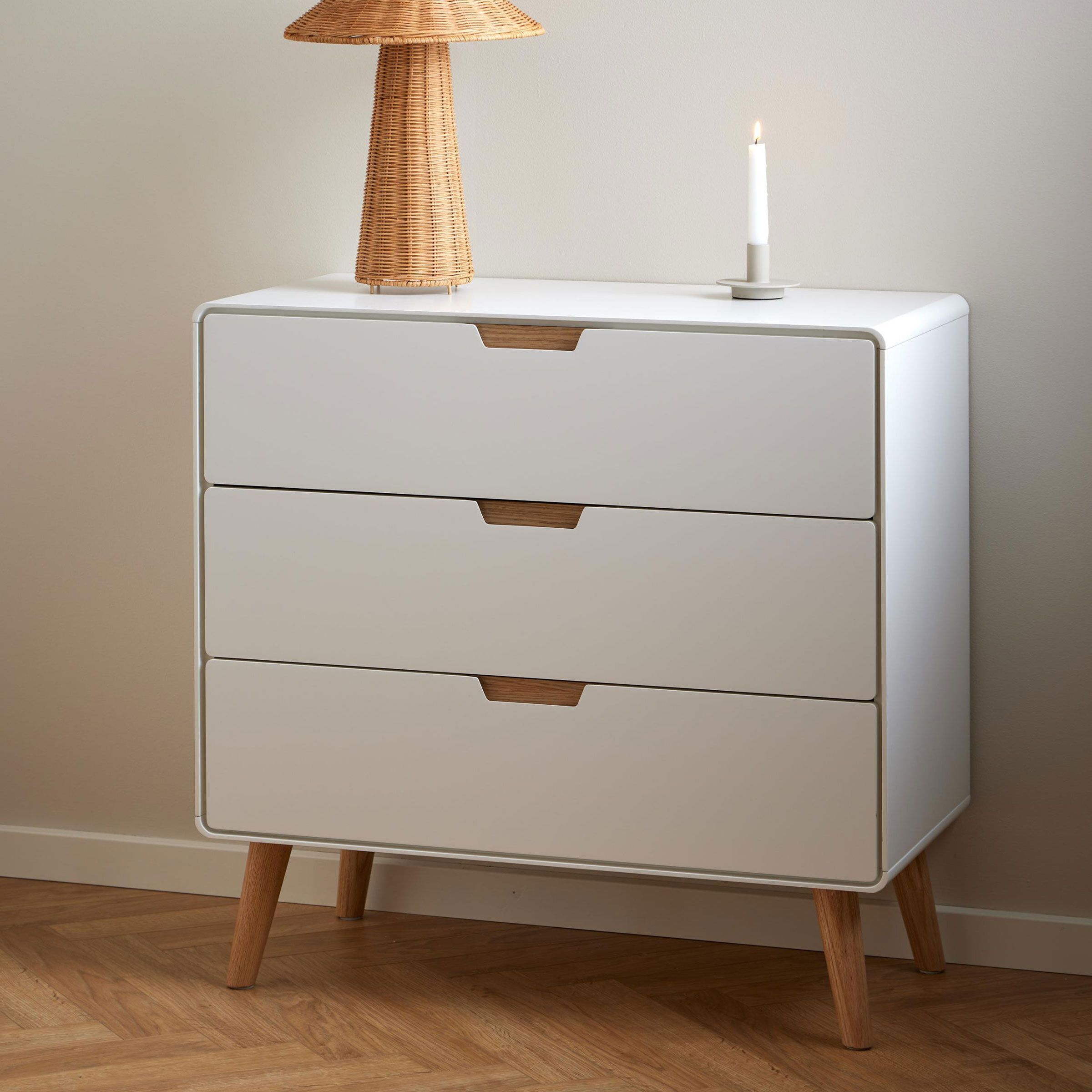 Modern en ruime ladekast Bendt Roselle 80 × 80 cm – Strak wit met eikenaccent