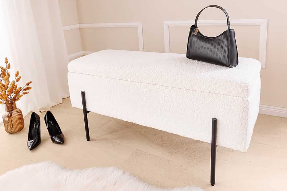 Modern LOFT kistbank van Invicta Interior – 100 cm wit Bouclé met zwarte metalen onderbouw en slimme opbergruimte