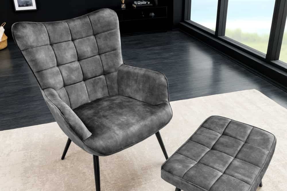 Modern Scandinavisch Designfauteuil – Grijs Fluweel met Zwarte Metalen Poten