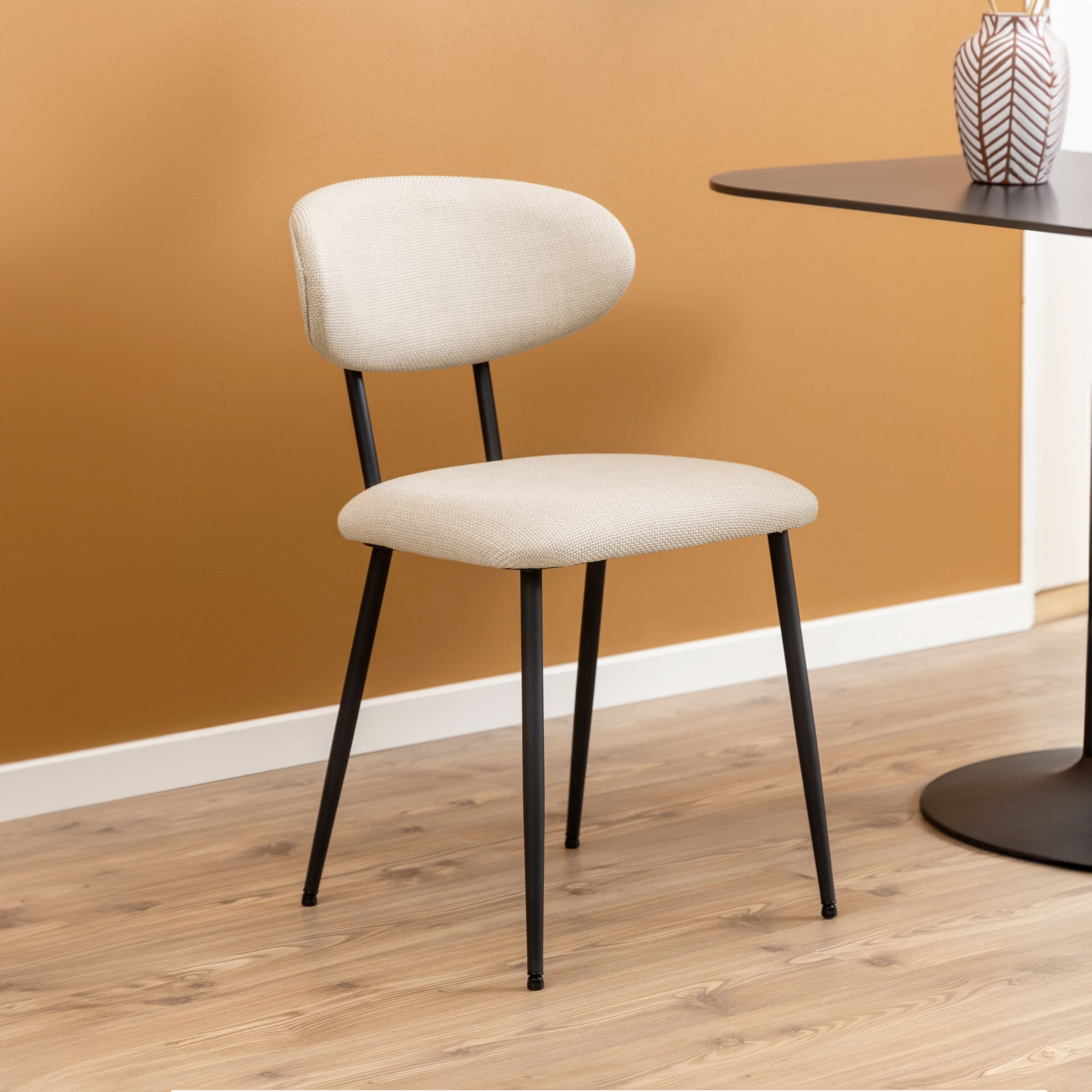 Moderne Beige Bendt Eetkamerstoel Puja – Stijlvol Comfort voor Elke Eethoek