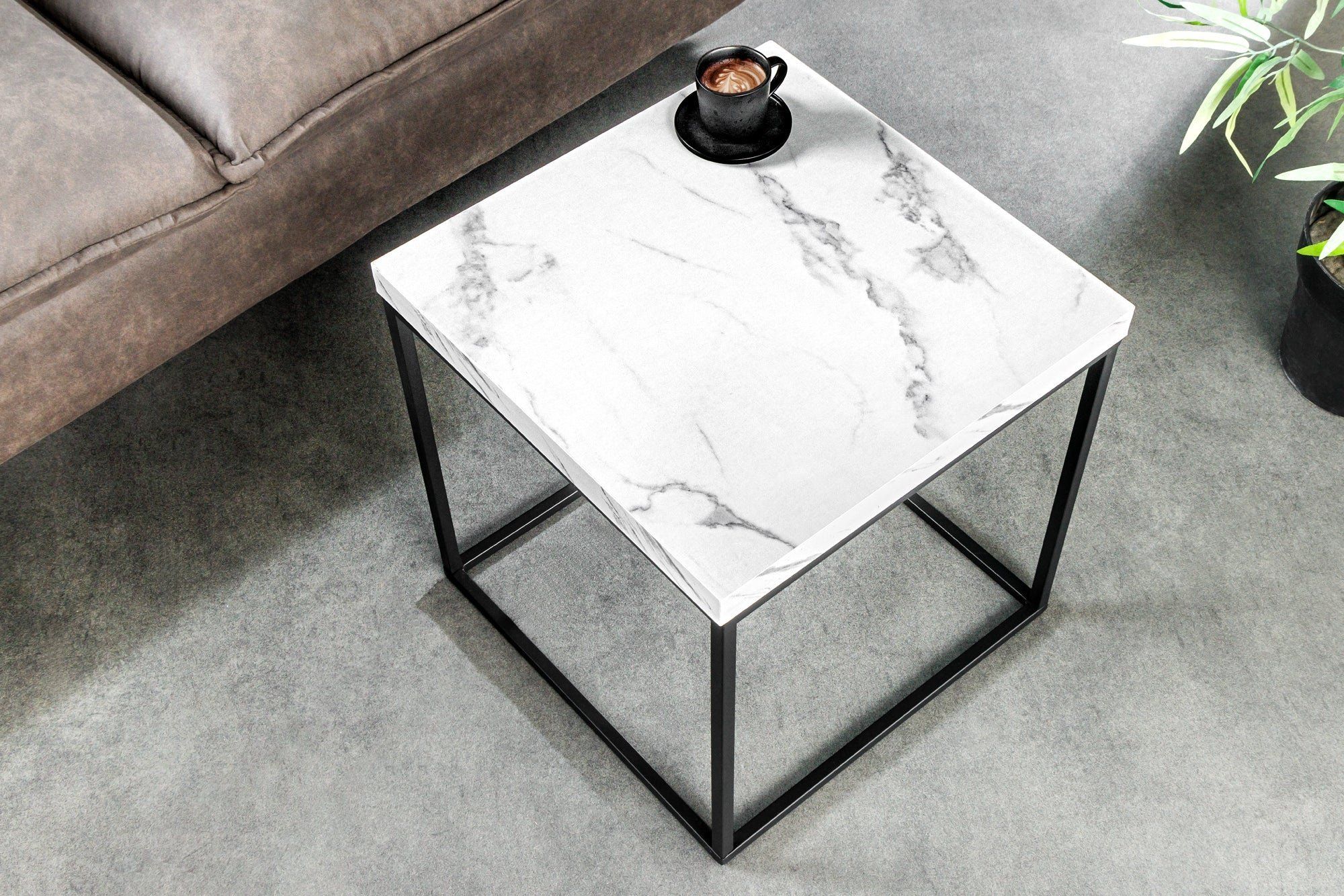 Moderne bijzettafel ARCHITECTURE – Wit marmer met slank metalen frame