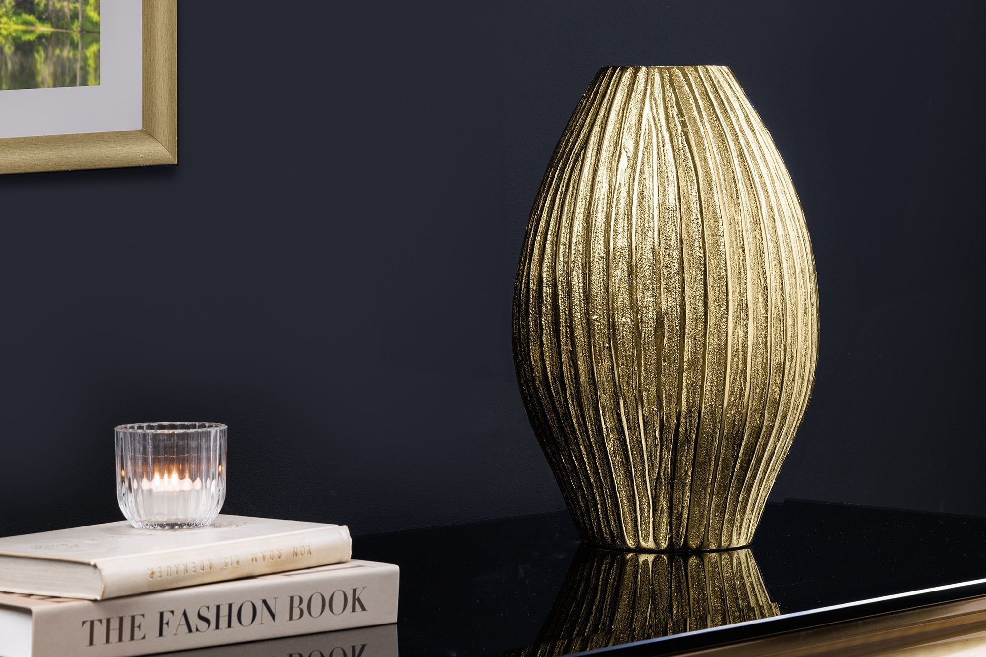 Moderne Elegance Vaas – 35 cm Goud Antiek Metaal, Handgehamerd Design van Invicta Interior