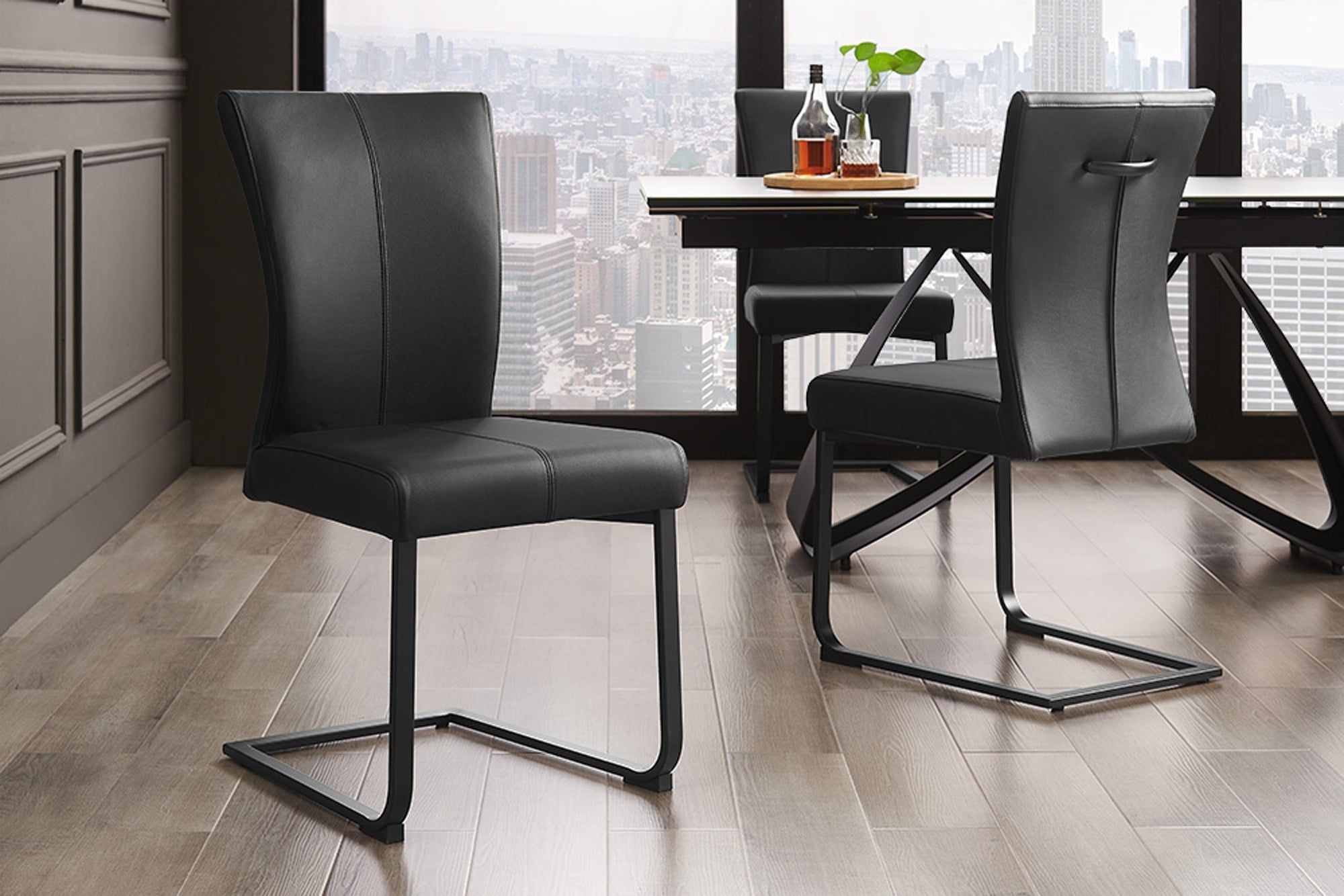 Moderne sledestoel Samson – zwarte elegance met echt leer en ergonomische handgreep