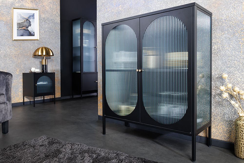 Moderne vitrinekast PARIS – elegante zwart‑gouden vitriekast met geruite glazen deuren (110 cm)