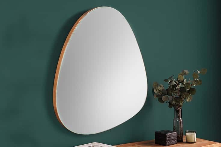 Moderne wandspiegel NOEMI – handgemaakt asymmetrisch ontwerp in natuurlijk eiken (75 cm)