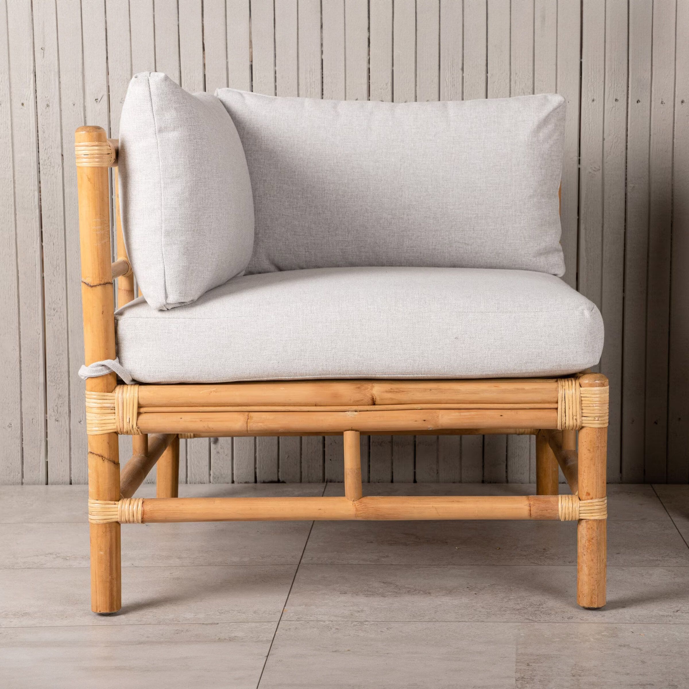 Modulaire hoekloungebank Zev van Nohr – natuurlijke rotan en comfort