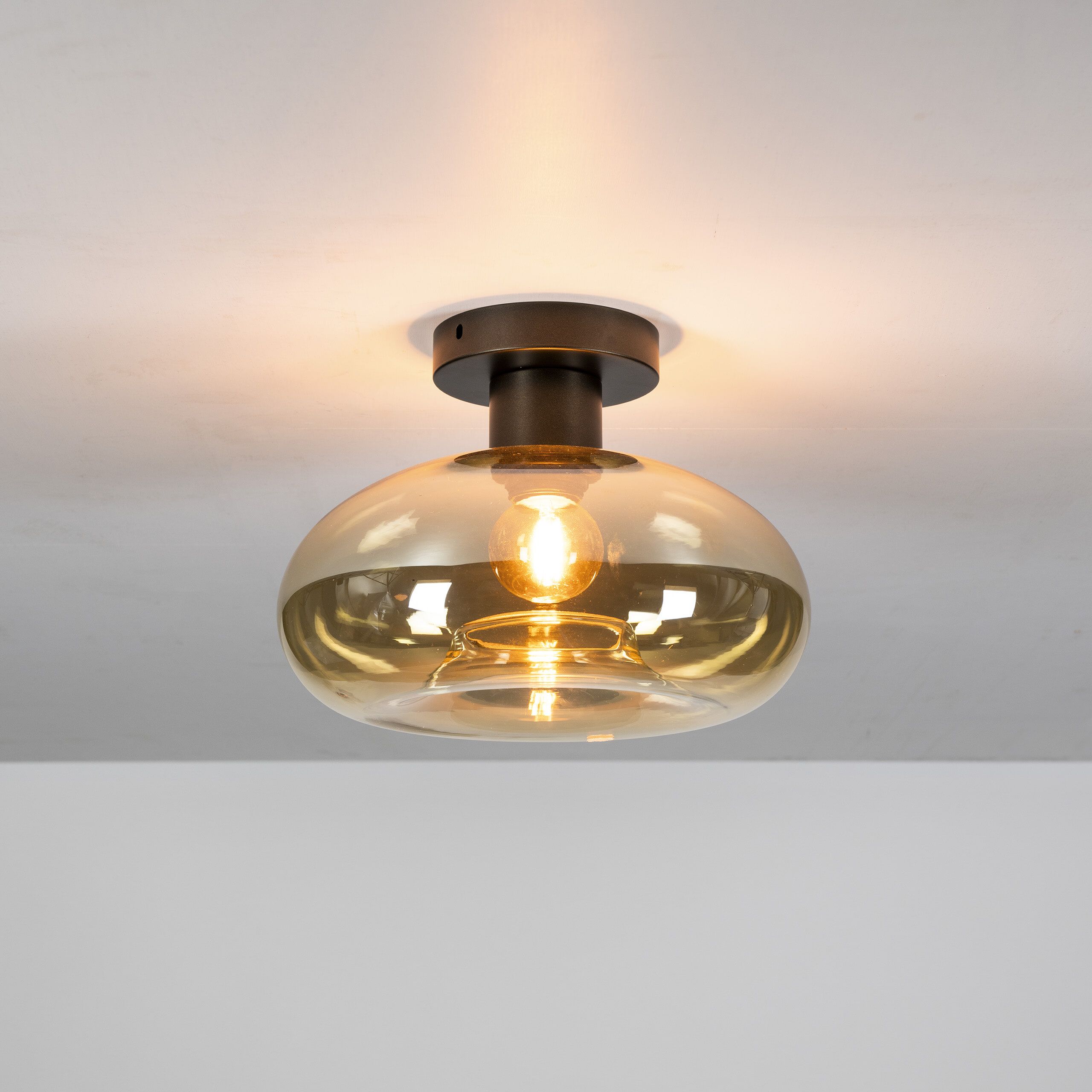 Montrell Amber Plafondlamp – Warme sfeer met bronzen elegantie