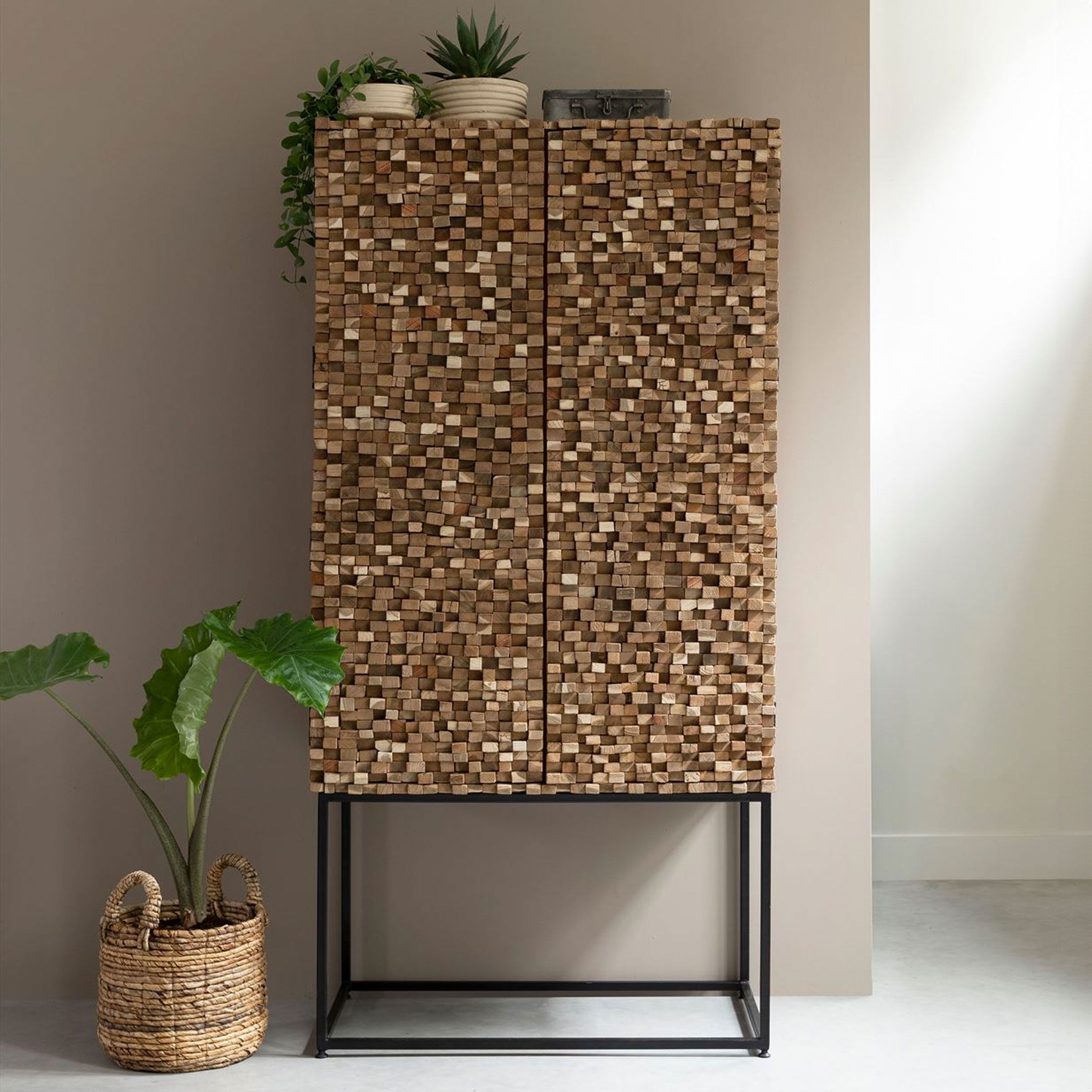 MUST Living Opbergkast Sticks – Duurzame teakhouten elegantie voor elke ruimte