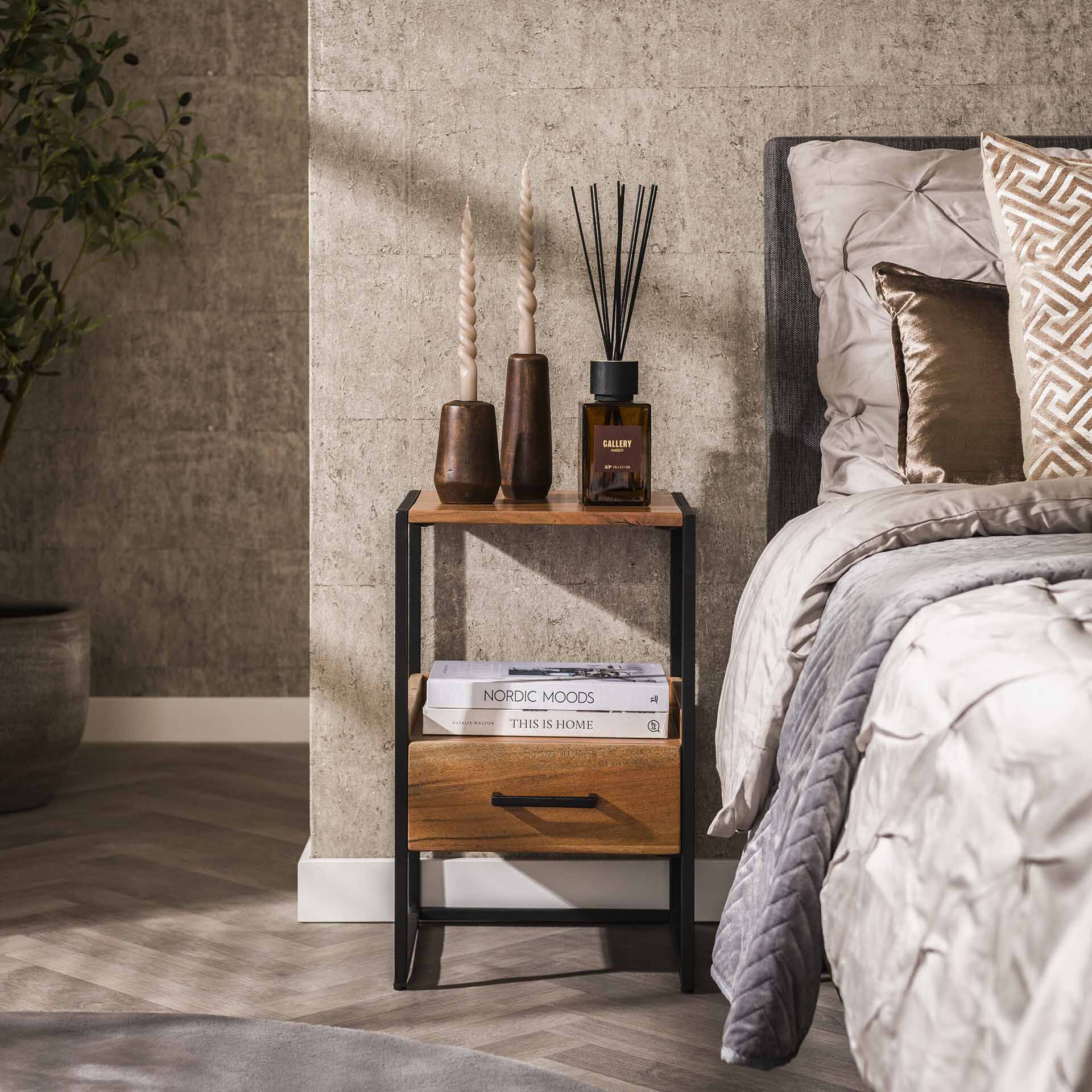 Nightkastje Bethanne van LifestyleFurn – Natuurlijk acaciahout in compact design