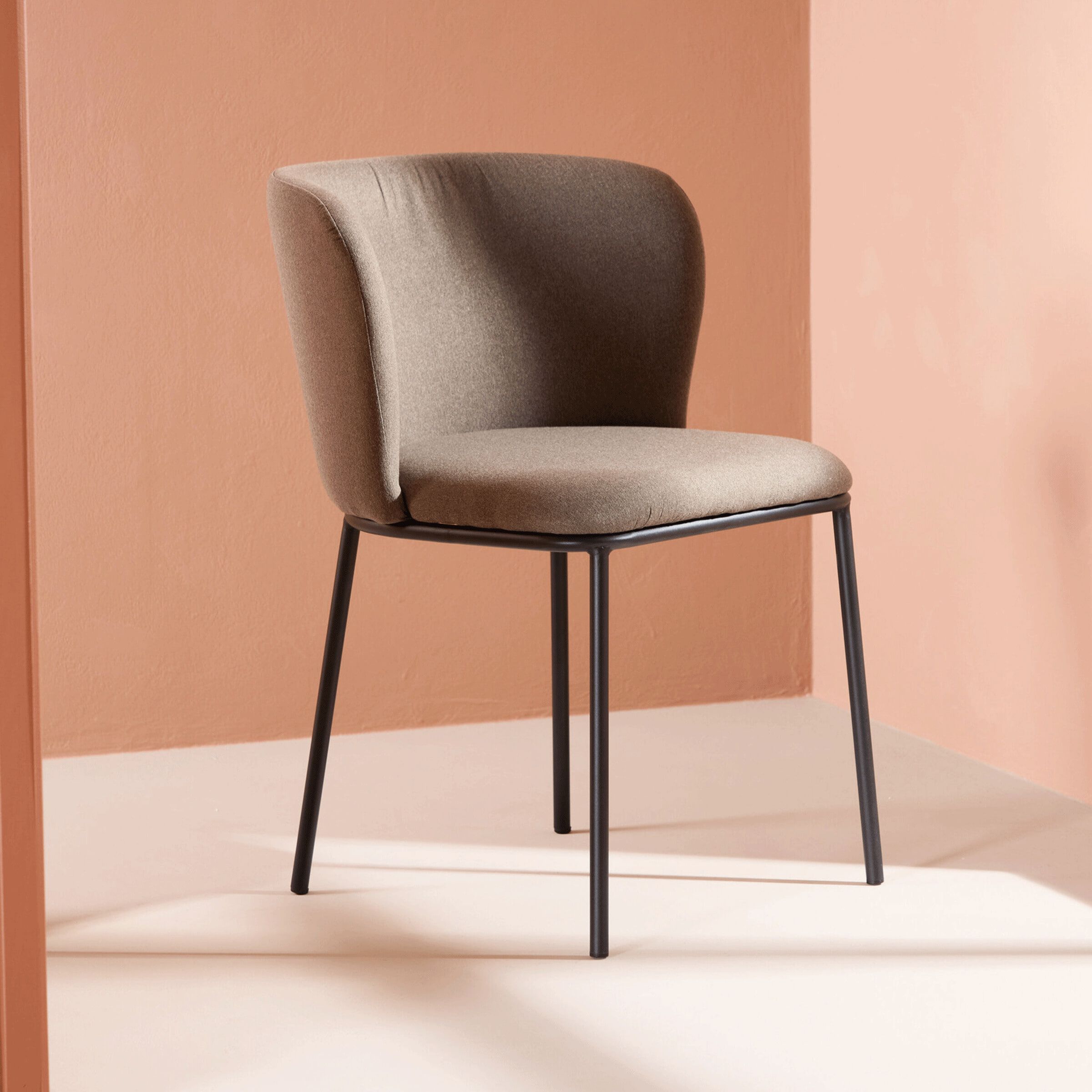 Nohr Almetra eetkamerstoel – stijlvolle linnenlook in warm bruin (2‑pack)