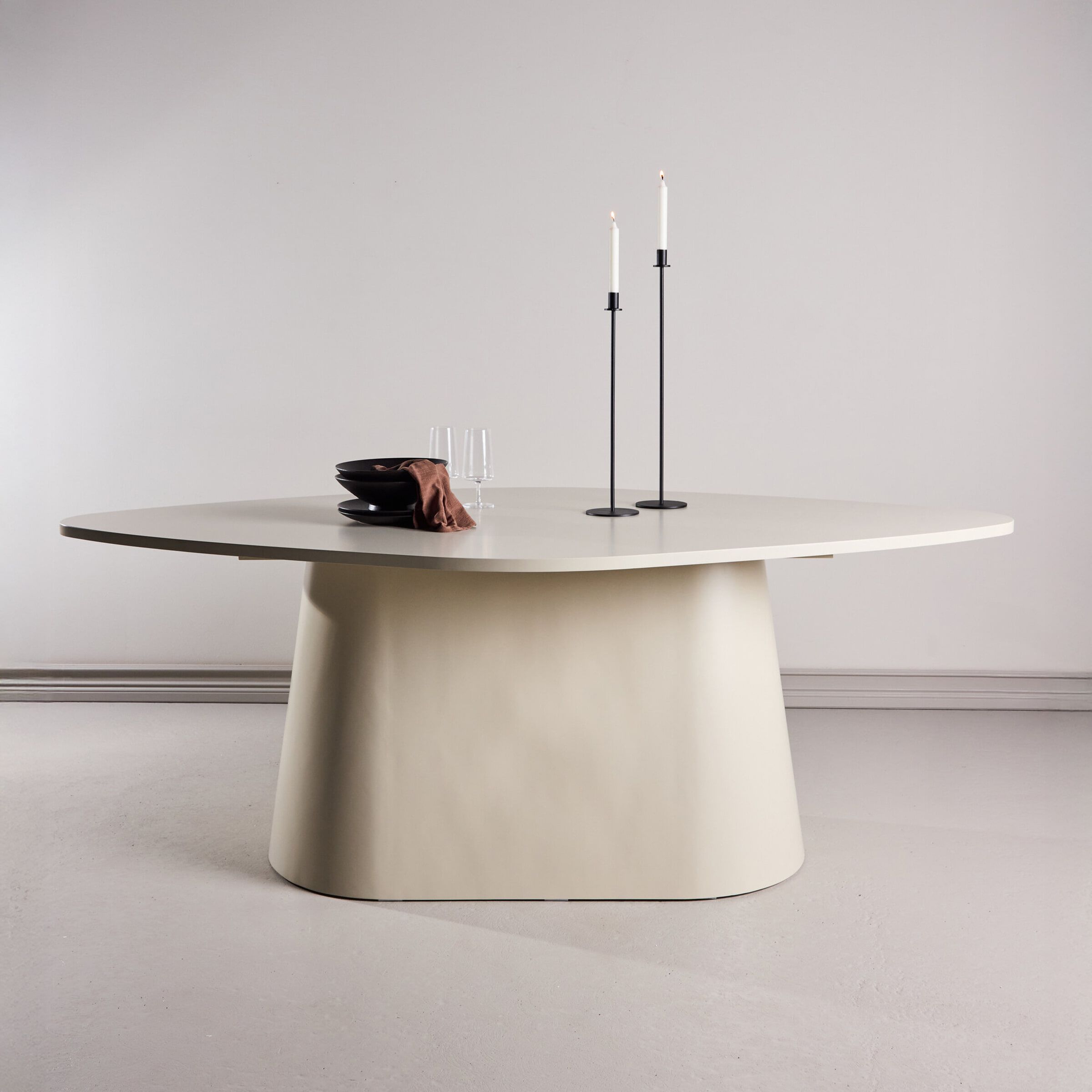 Nohr Borden – Organische Ovale Eettafel 210 × 110 cm in Beige