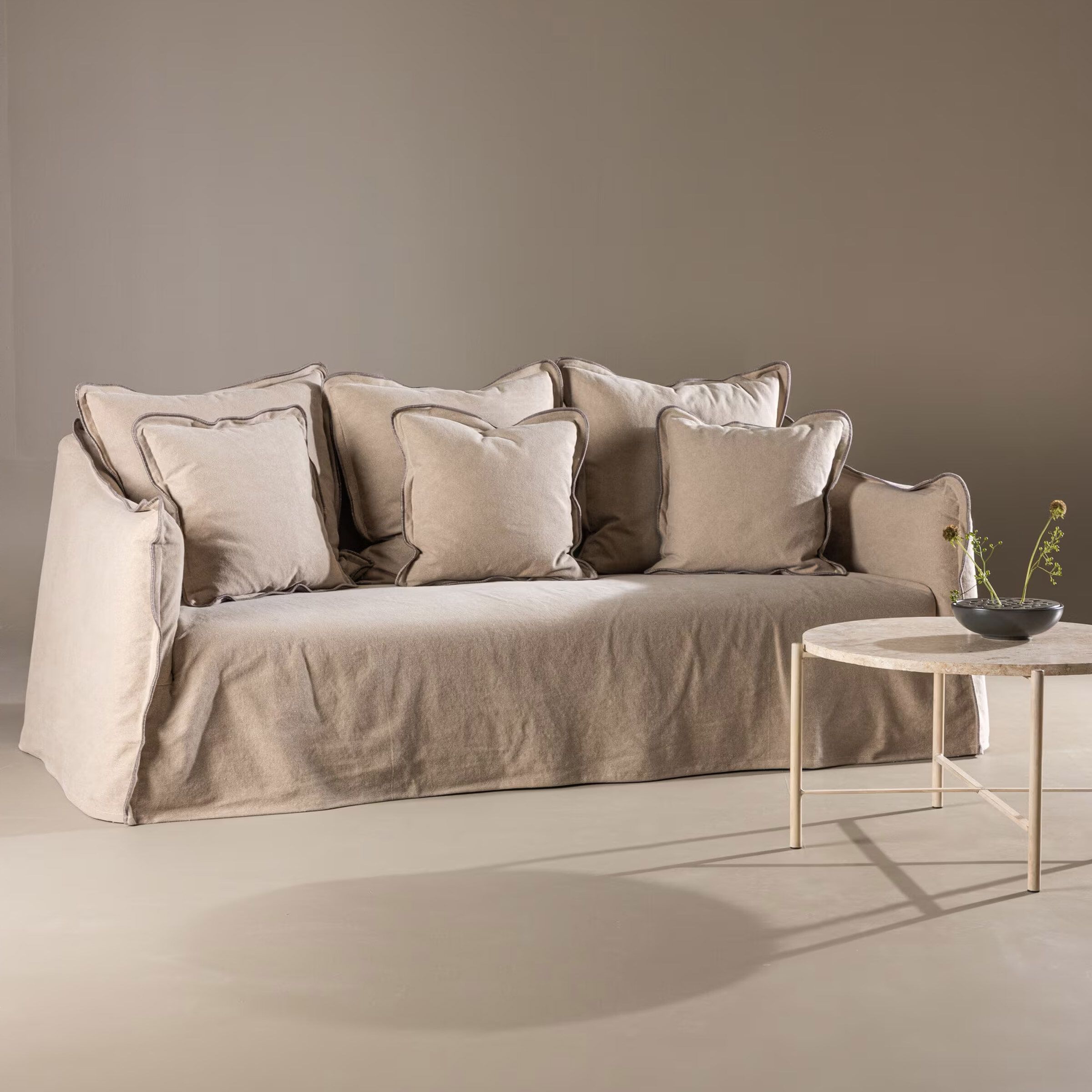 Nohr Dennison 3‑zitsbank in warm bruin – stijlvolle comfort voor elke woonruimte