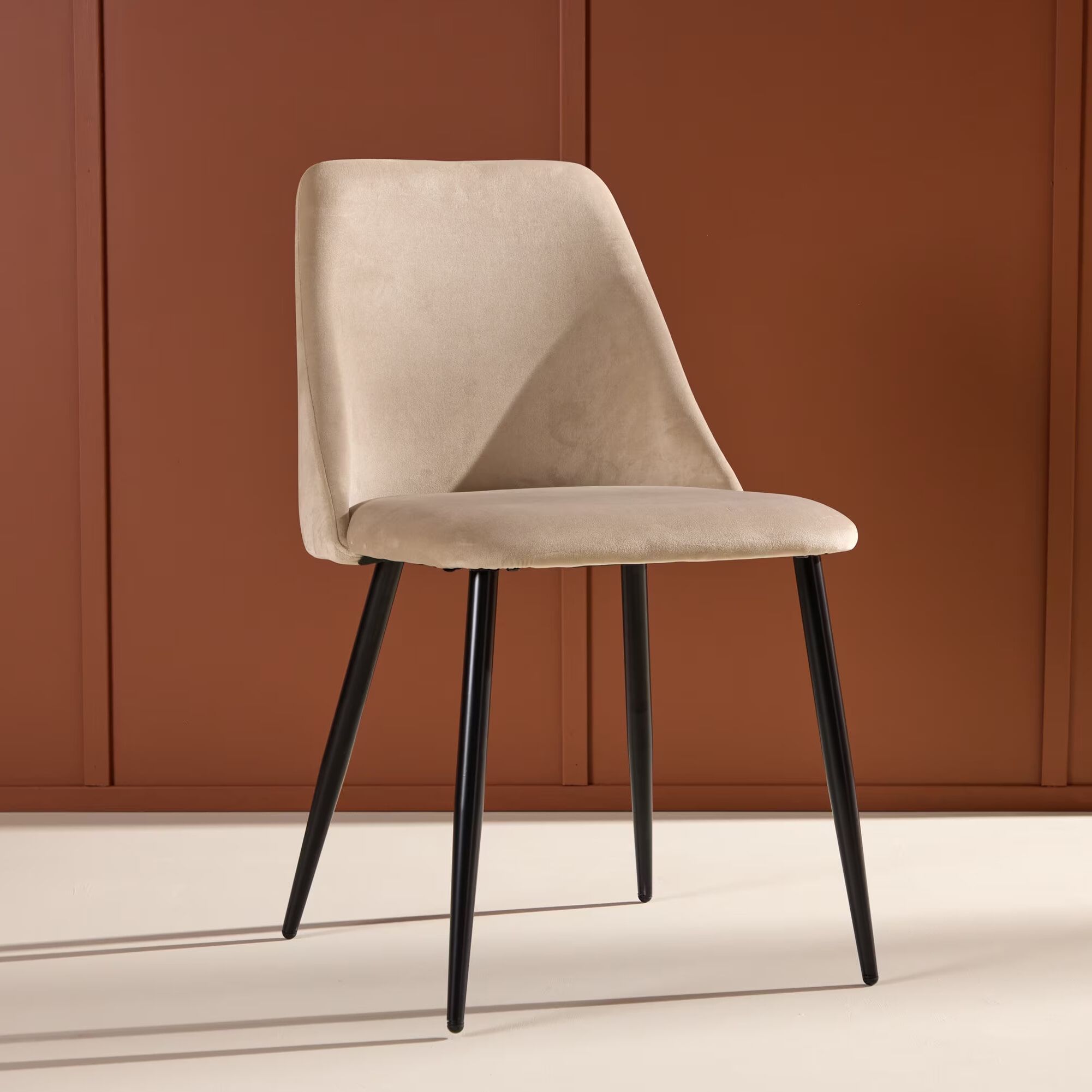 Nohr Denon Velvet eetkamerstoel – Luxe fluweel in neutraal beige