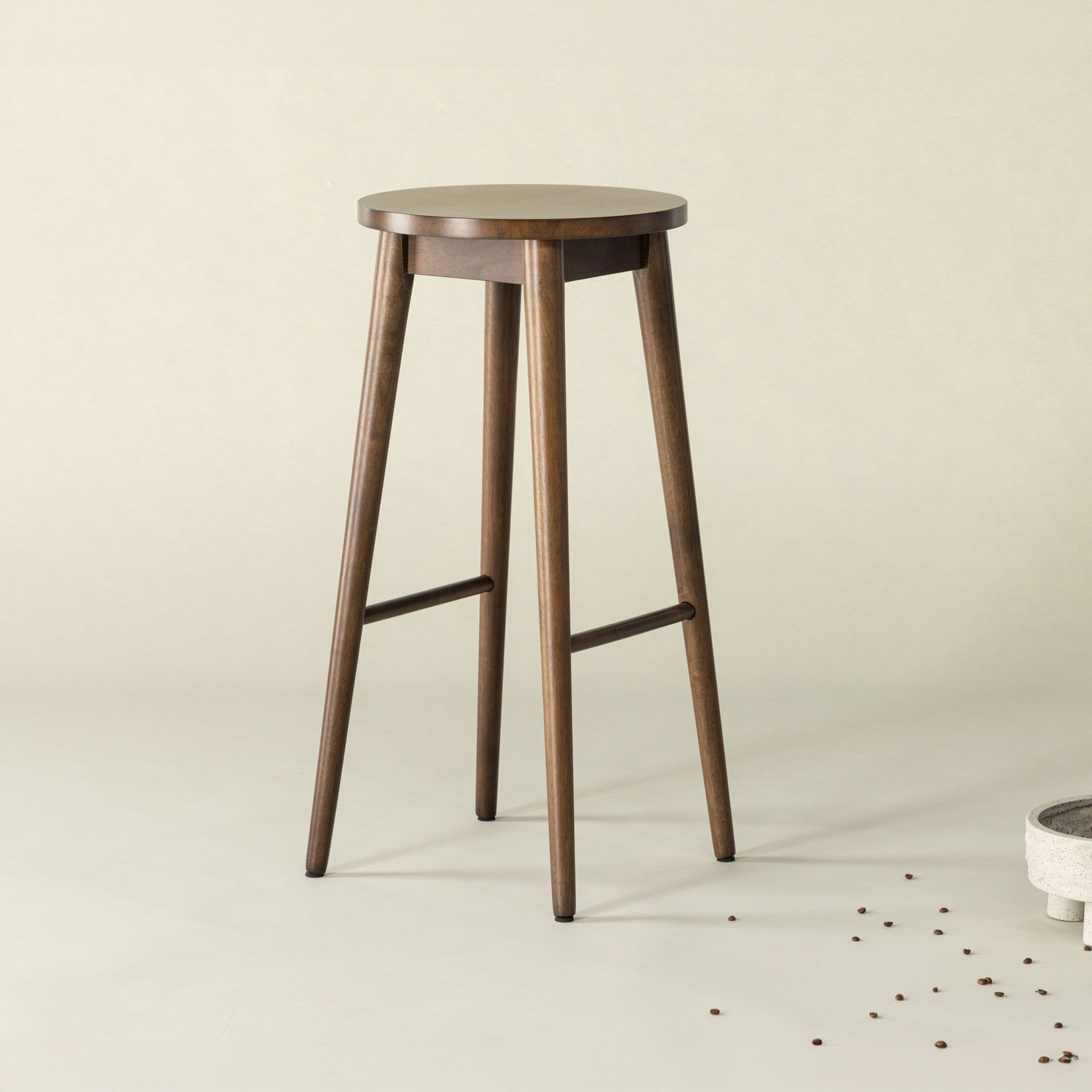 Nohr Donella barkruk in mokka – elegant rubberhouten design voor elke keuken