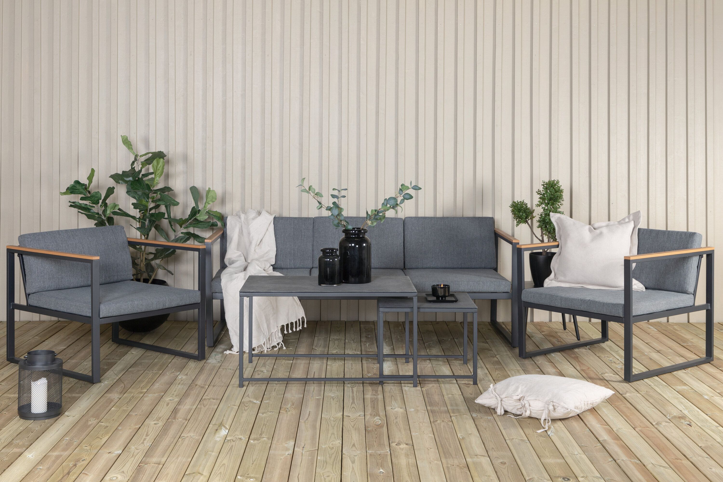 Nohr Donnesha Loungeset – Moderne grijze lounge met bank, twee tafels en twee fauteuils