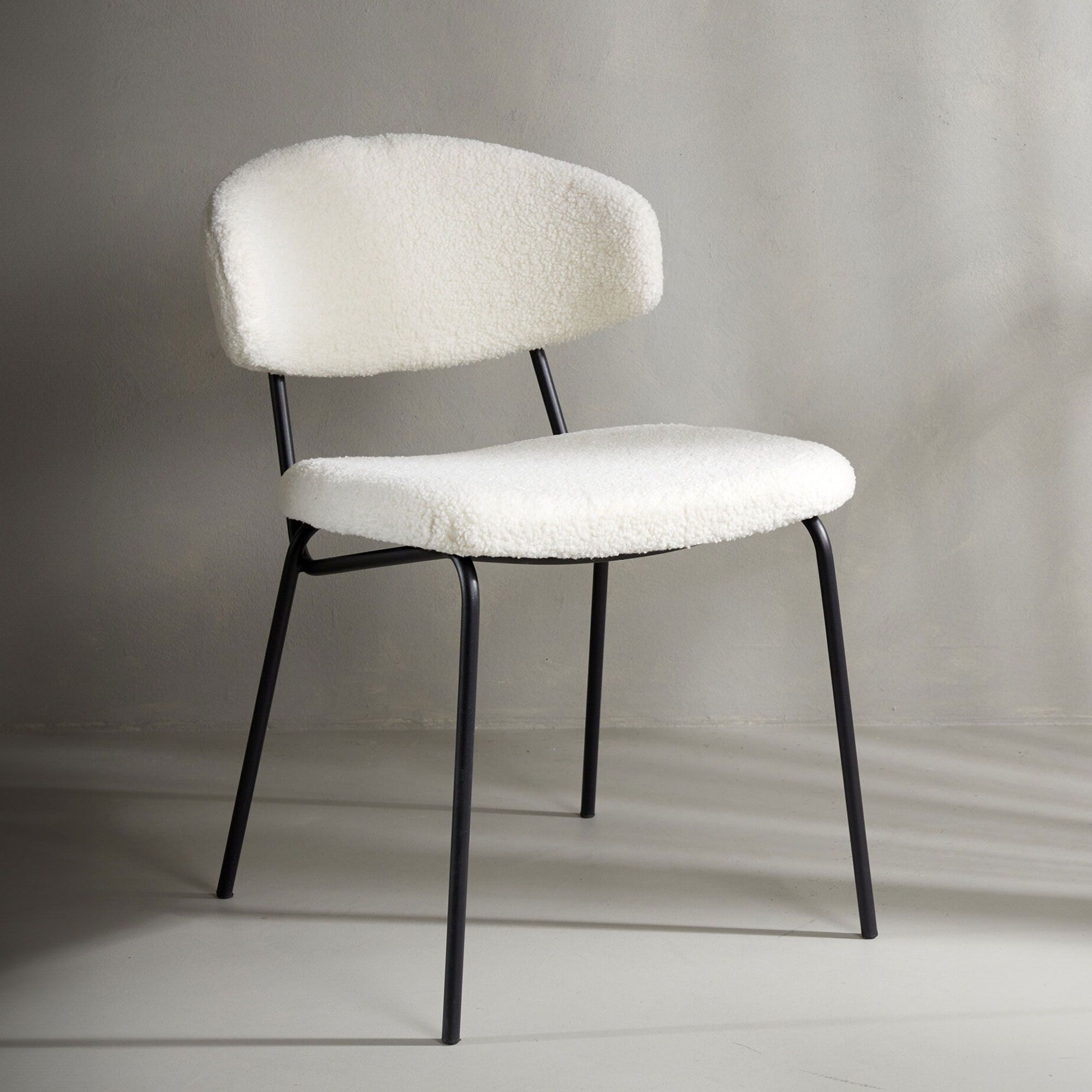 Nohr Eetkamerstoel Jannet Teddy – Strakke Wit‑Stalen Elegantie voor de Moderne Eettafel