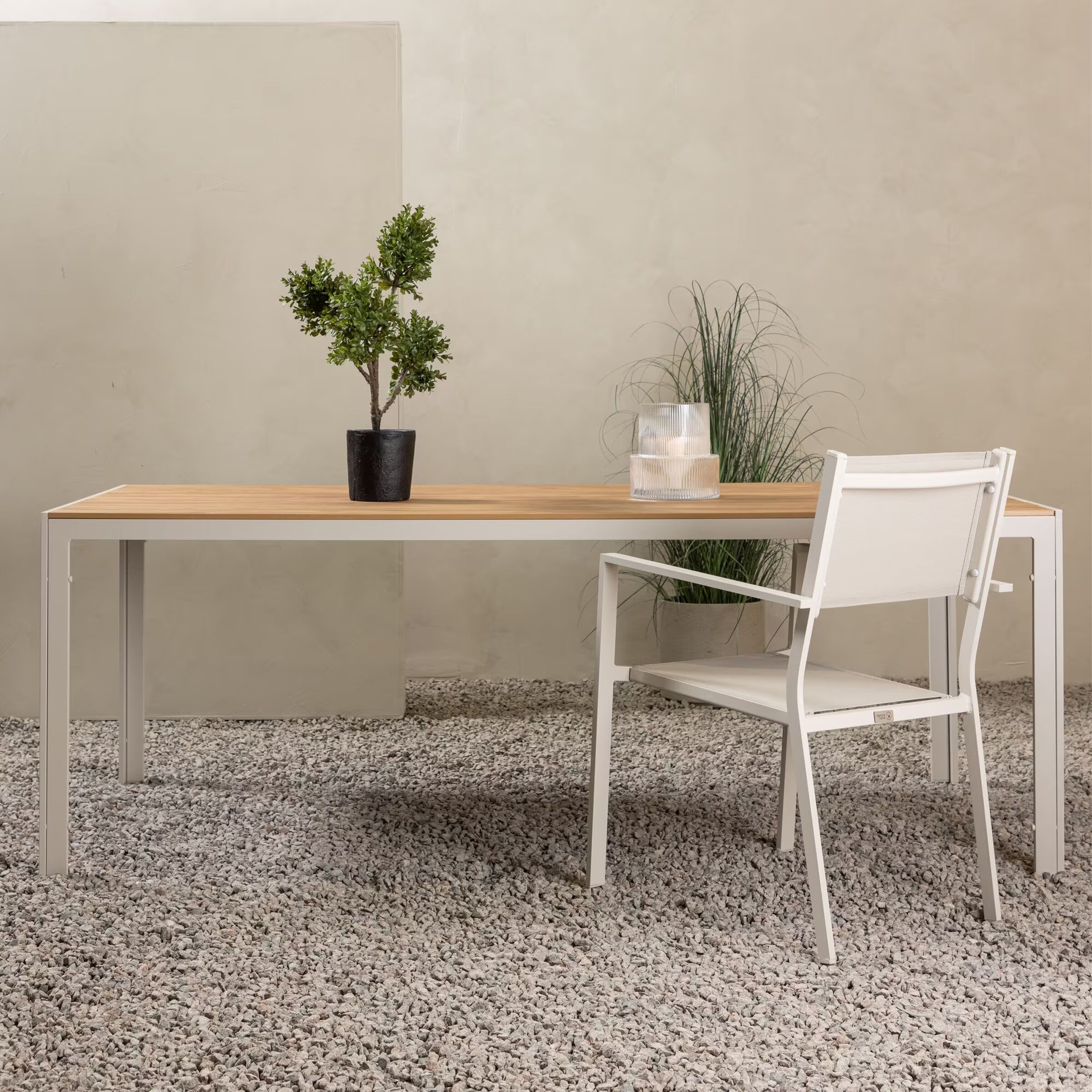 Nohr Erikka – Royale, duurzame tuintafel in beige (205 × 90 cm)