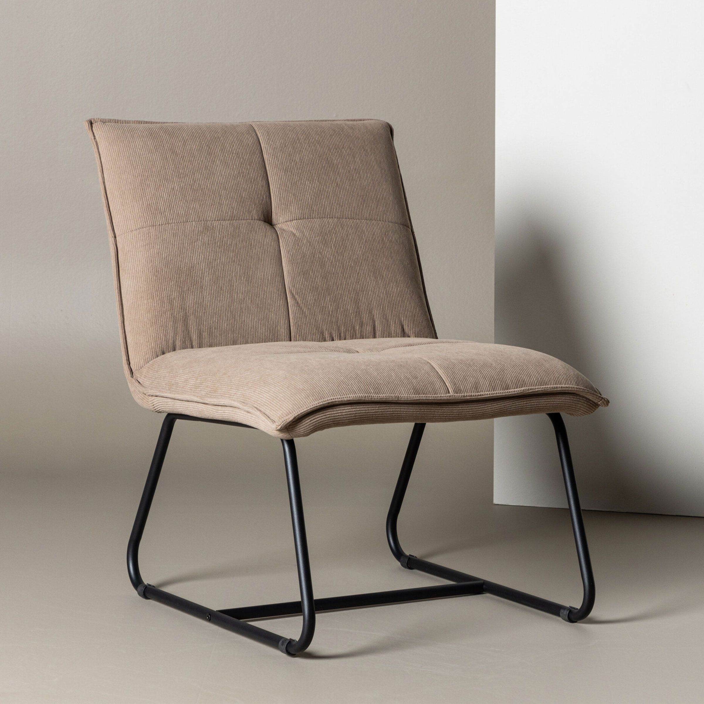 Nohr Fauteuil Manisha Rib – Moderne bruine corduroy fauteuil voor een stijlvolle woonkamer