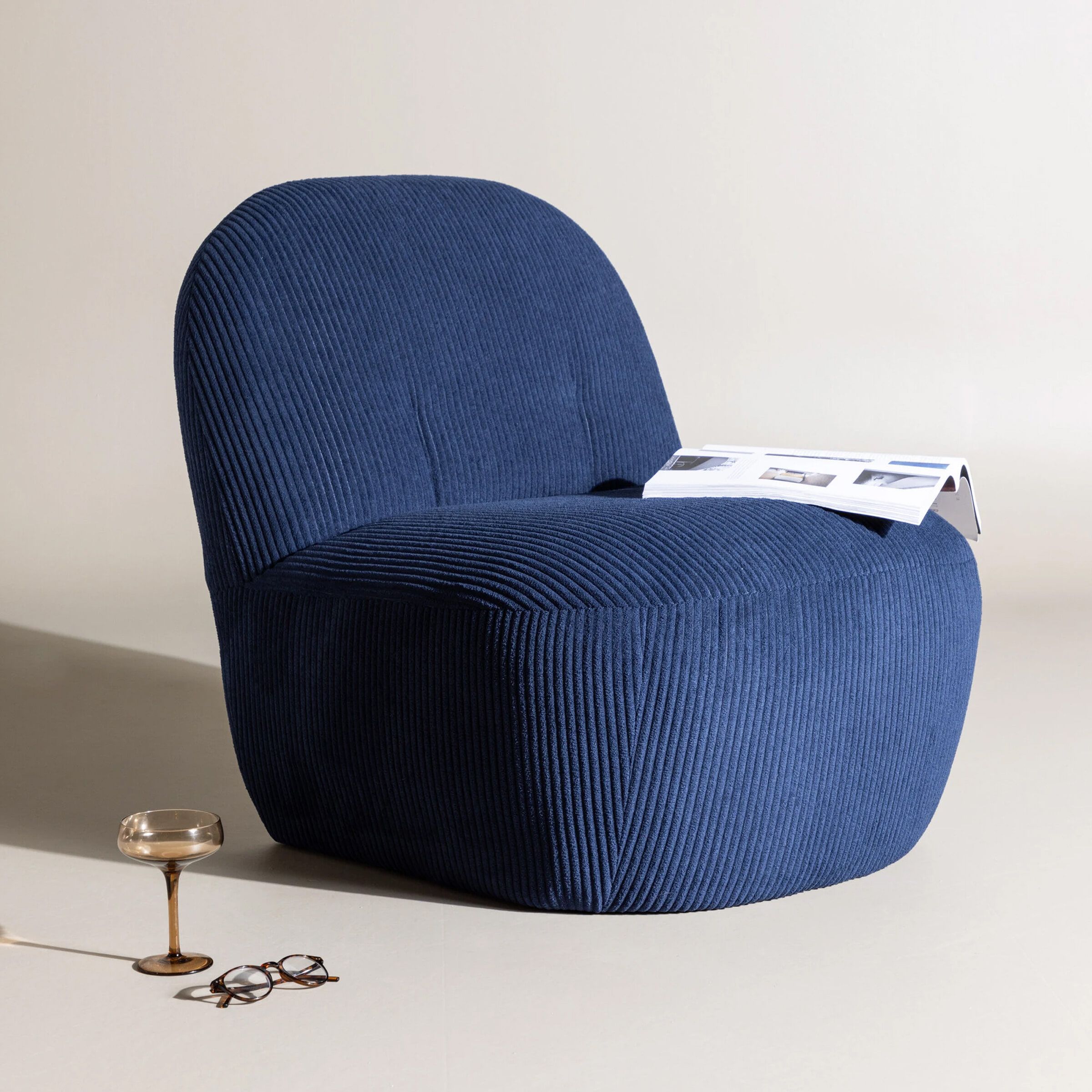 Nohr Hadiyah Rib Fauteuil – Modern Blauw Design met 50‑tal Nostalgie