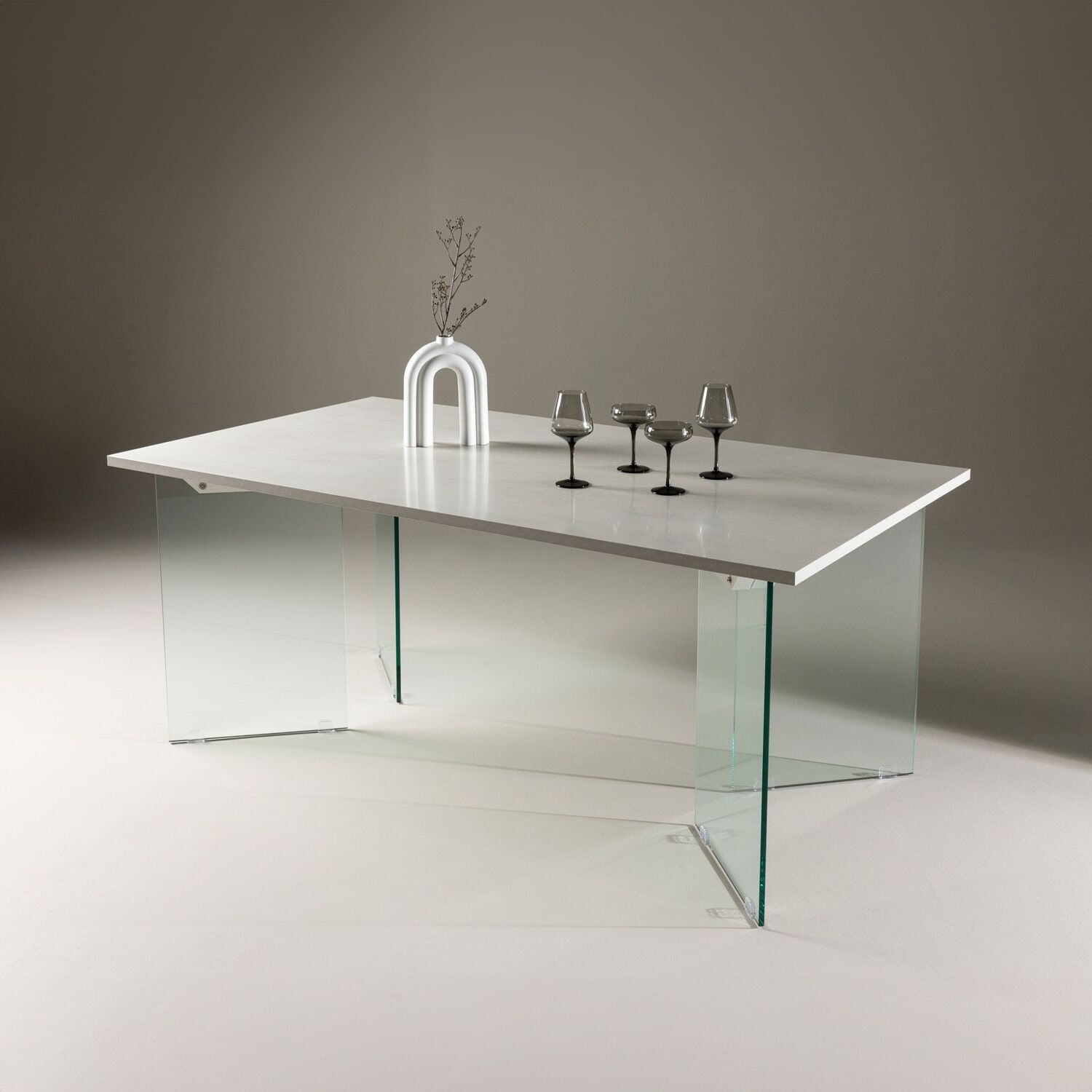 Nohr Hal eettafel – Moderne betonlook met glazen poten, 180 × 90 cm
