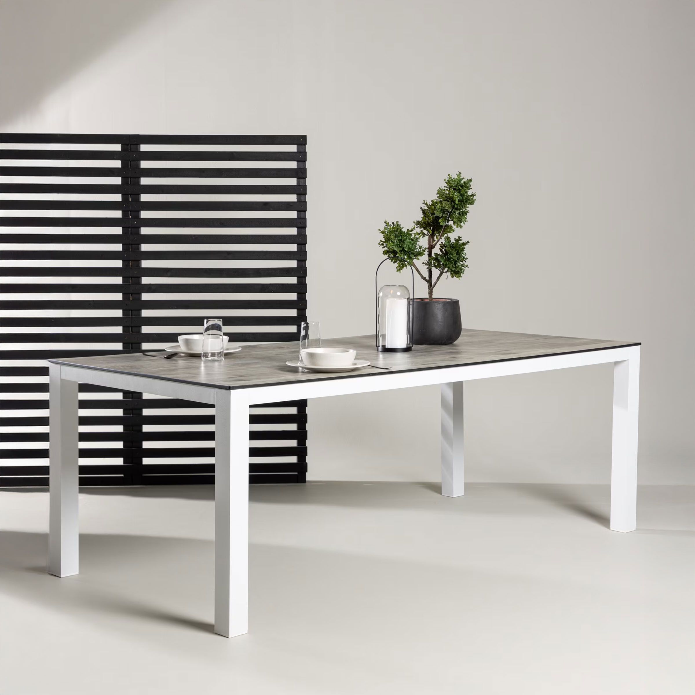 Nohr Jarelle Tuintafel 205 × 100 cm – Lichtgrijs HPL met wit aluminium onderstel