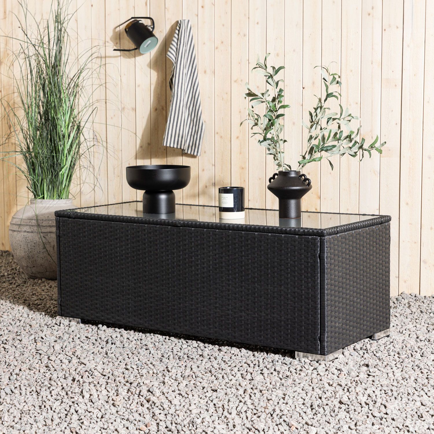 Nohr Kha Wicker Salontafel – Strakke Zwarte Loungetafel met Glazenblad (120×50 cm)