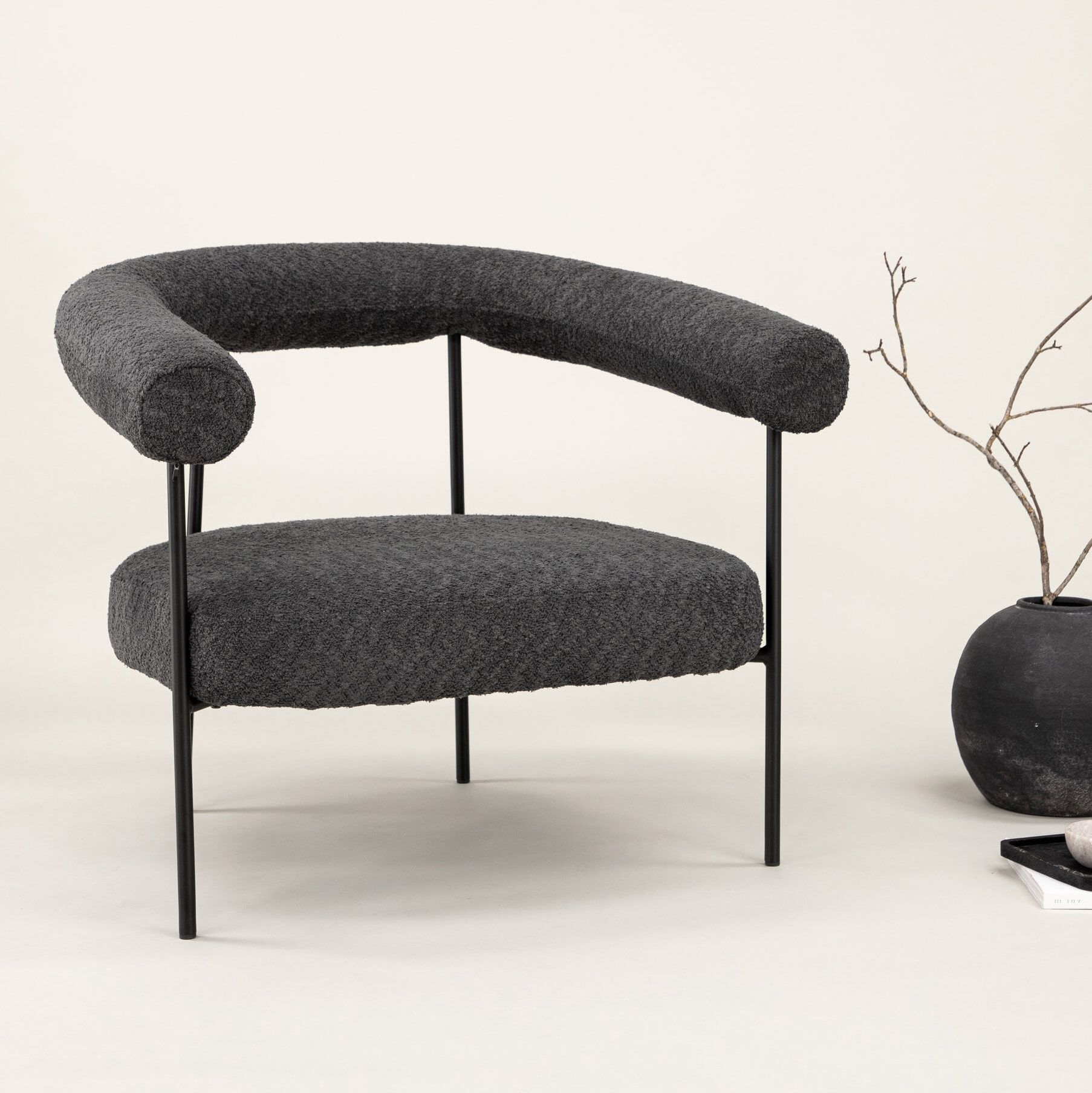 Nohr Mattheu Fauteuil – Luxe Bouclé in Donkergrijs