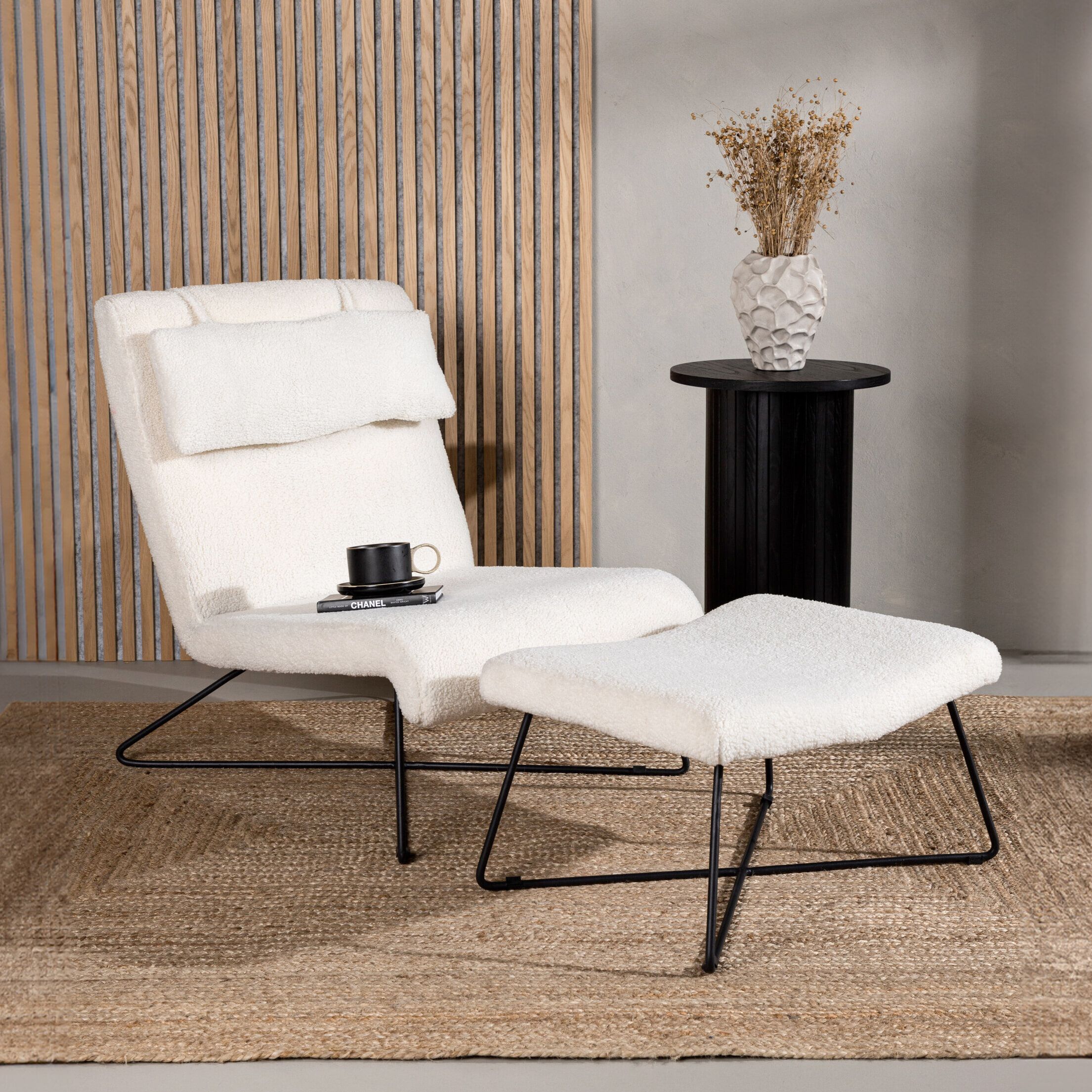Nohr Mikail Fauteuil met poef – Witte Bouclé en Scandinavisch design